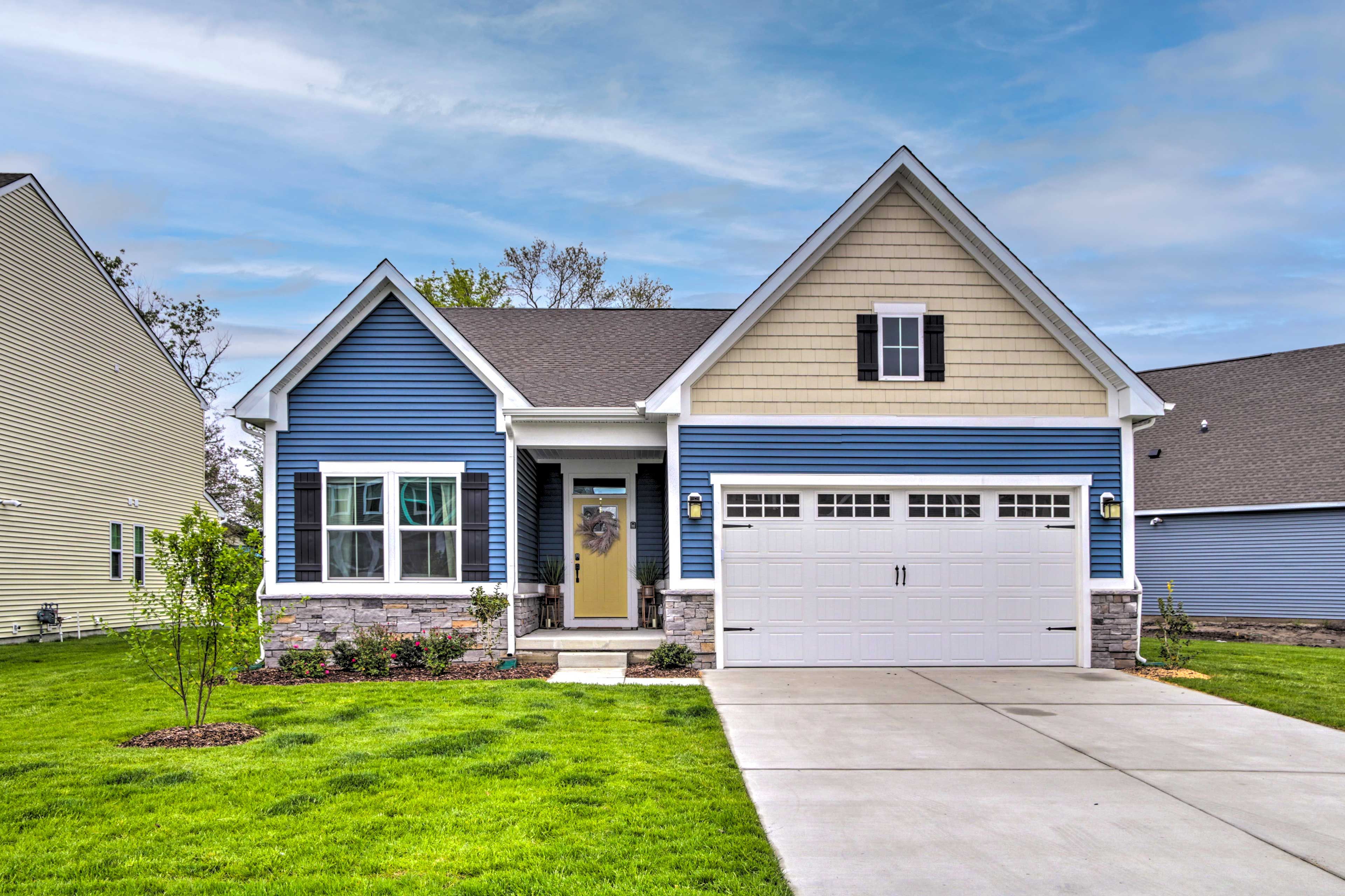 Home Exterior | Outdoor Seating | Keyless Entry | Community Tennis Courts