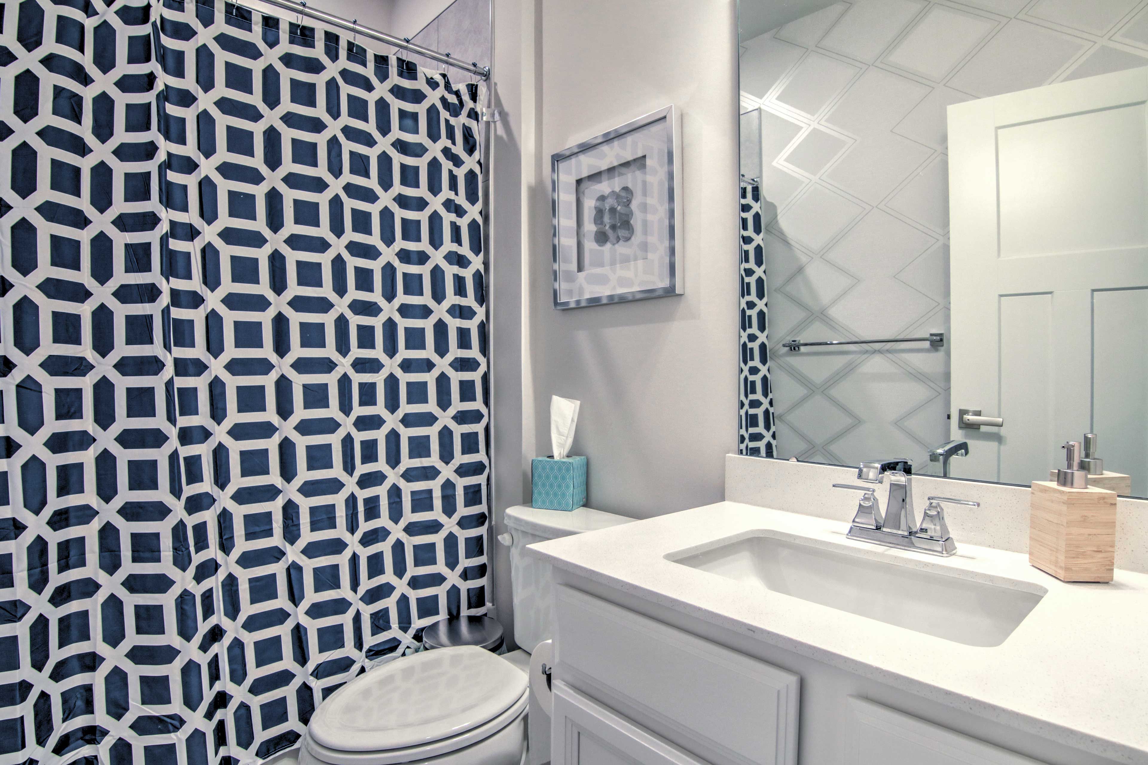 Full Bathroom | 1st Floor | Shower/Tub Combo