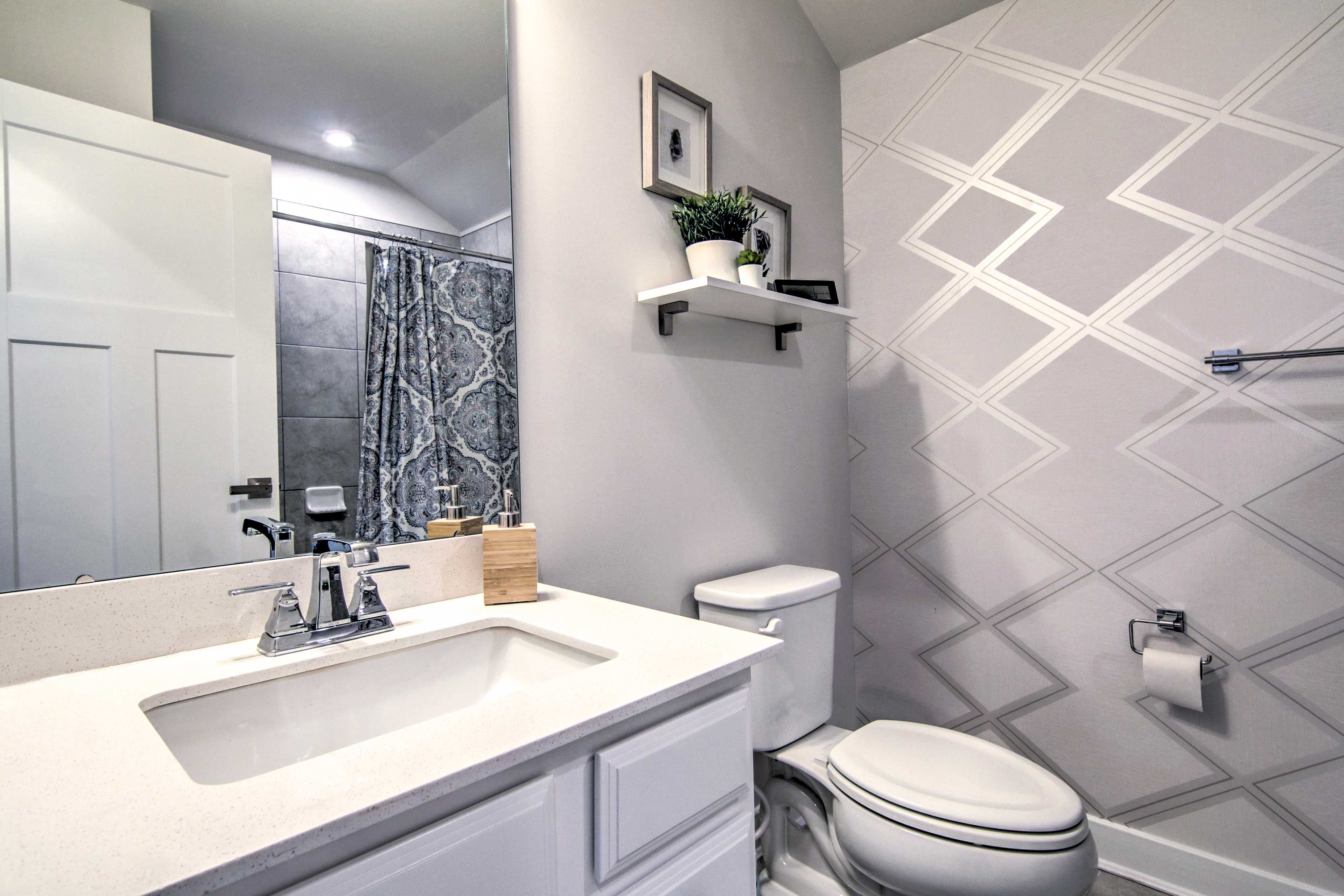 Full Bathroom | 2nd Floor | Steps Required