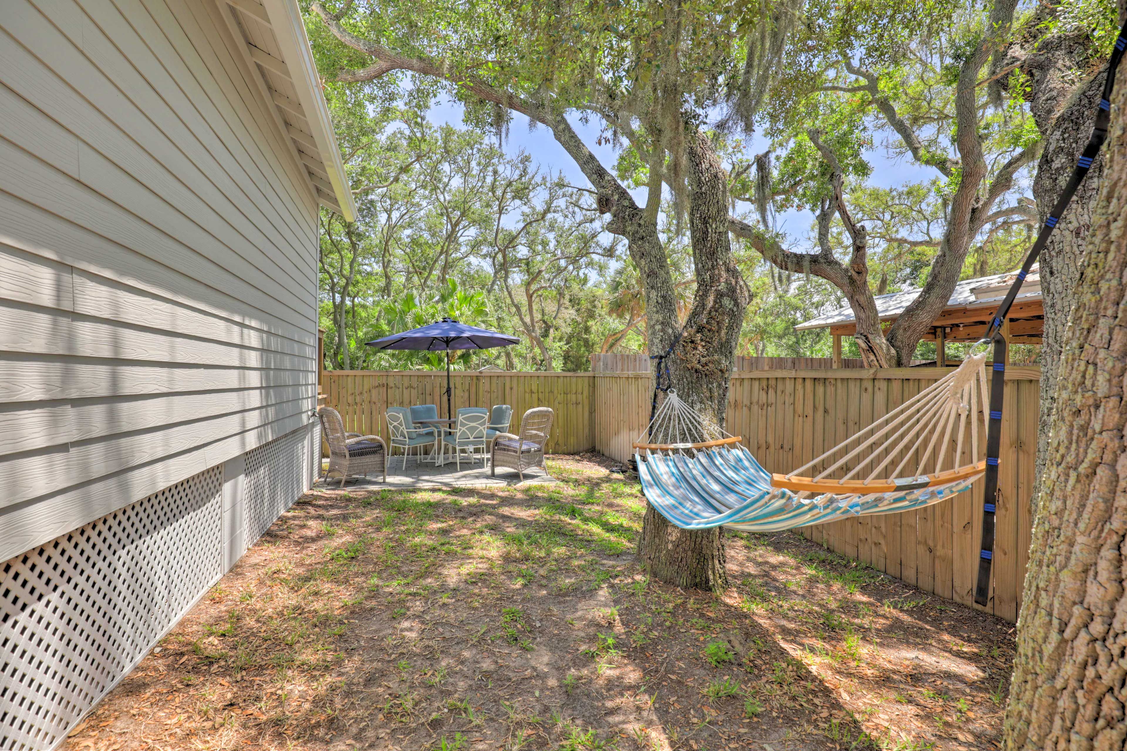Private Yard | Hammock | Dining Area | Gas Grill