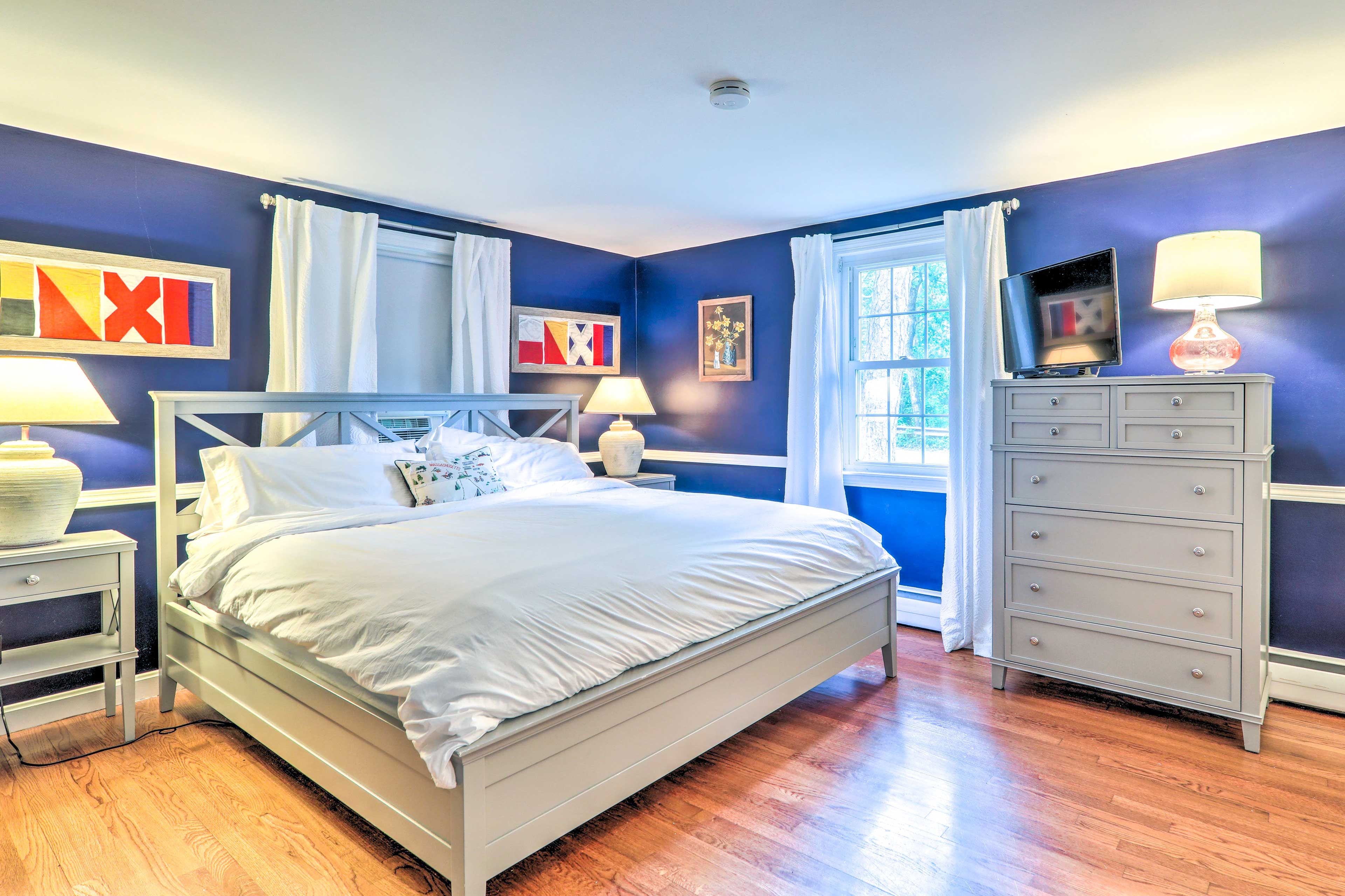 Bedroom 1 | King Bed