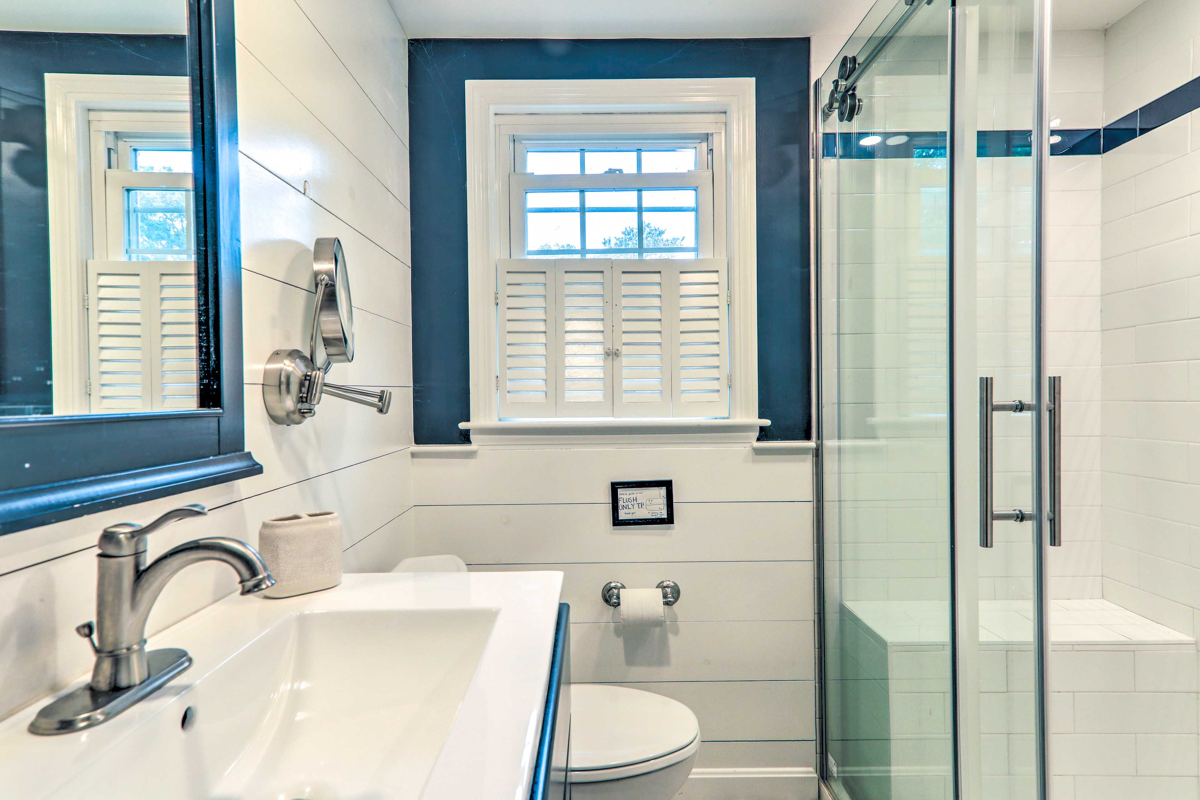 Full Bathroom | Complimentary Toiletries