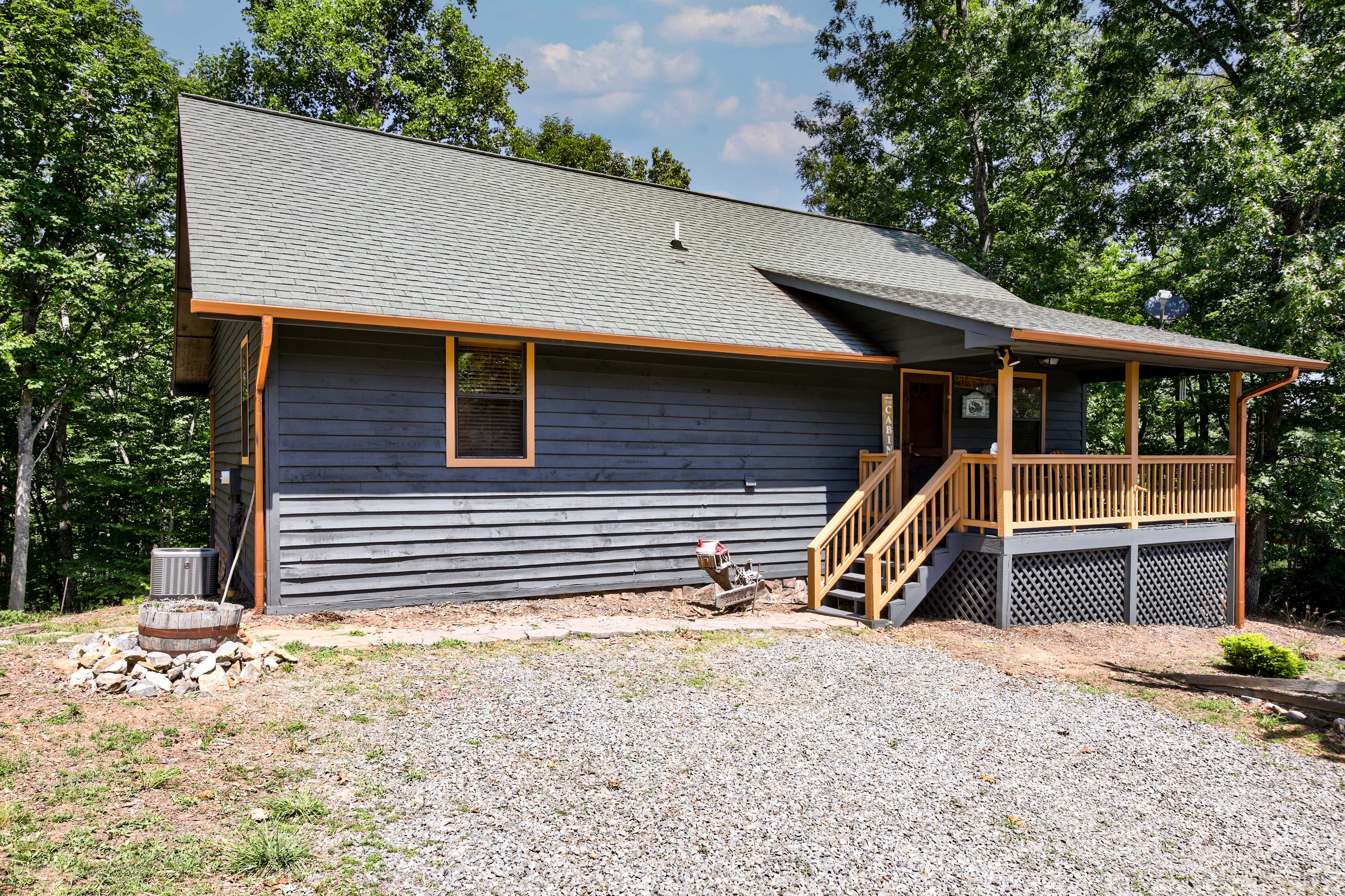 Exterior | Gravel Driveway (2 Vehicles)