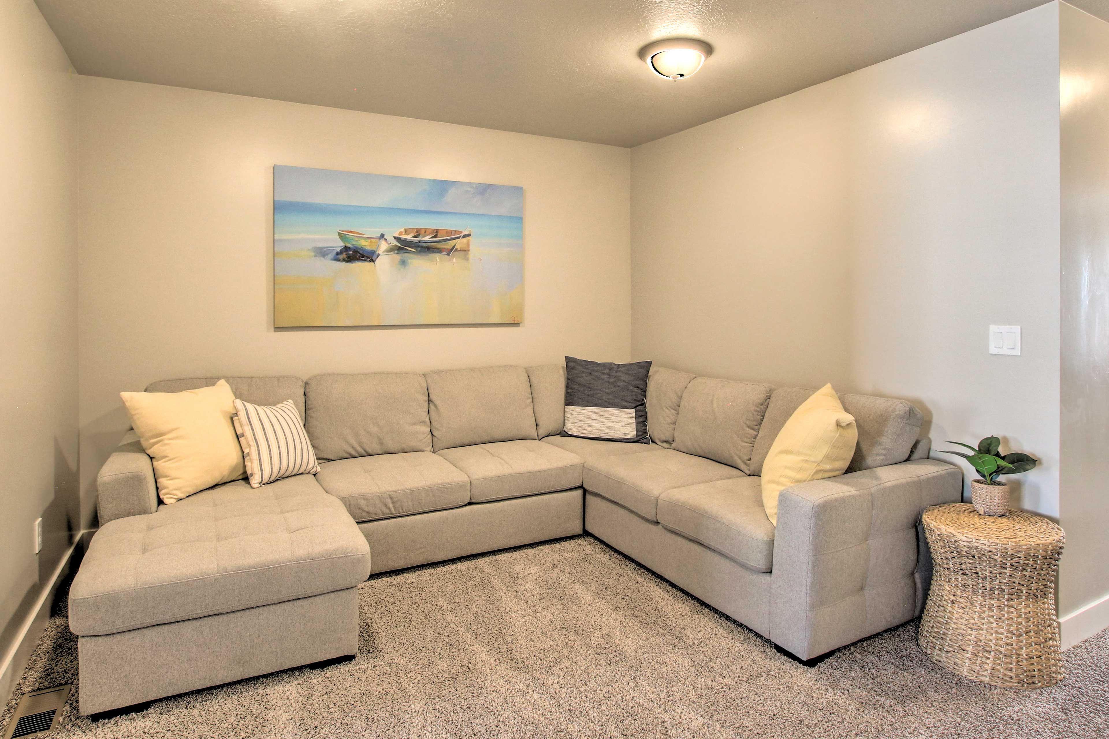 Upstairs Living Room | Full Sleeper Sofa | Free WiFi