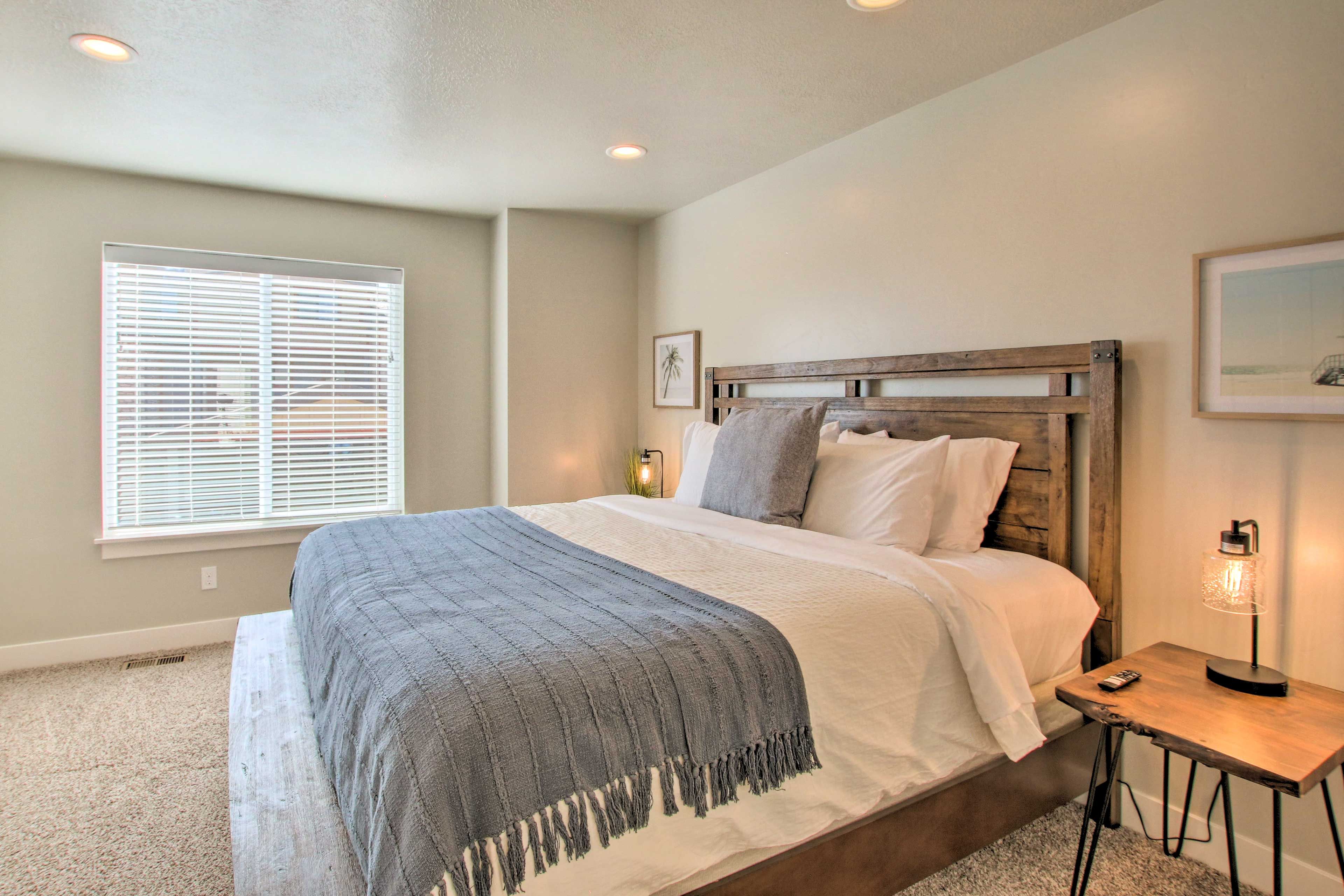 Bedroom 1 | King Bed | En-Suite Bathroom | 2nd Floor