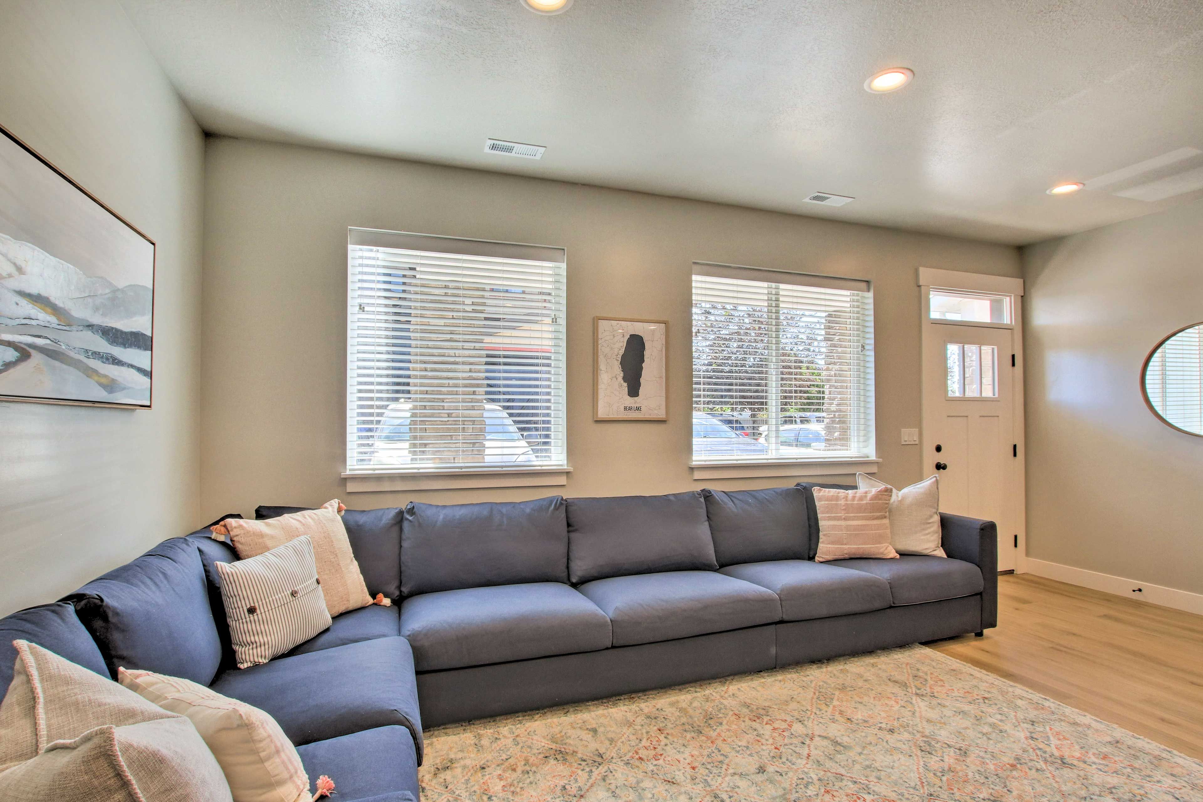 Living Room | Queen Sleeper Sofa | Smart TV