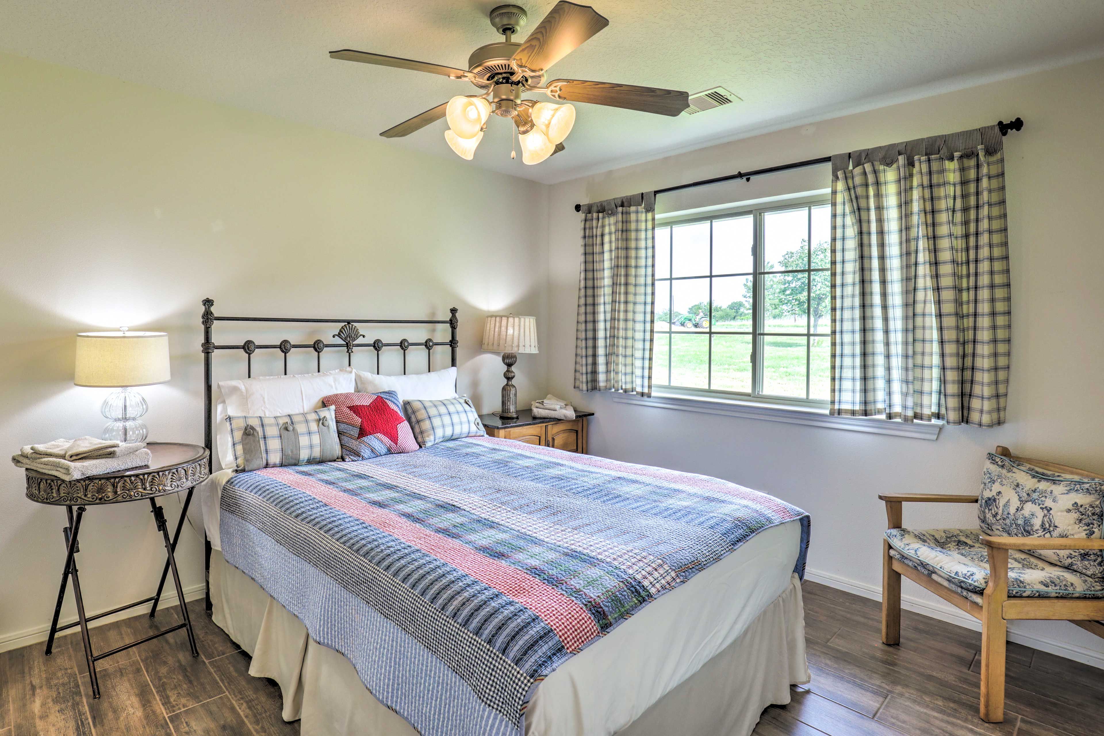 Bedroom 3 | Queen Bed