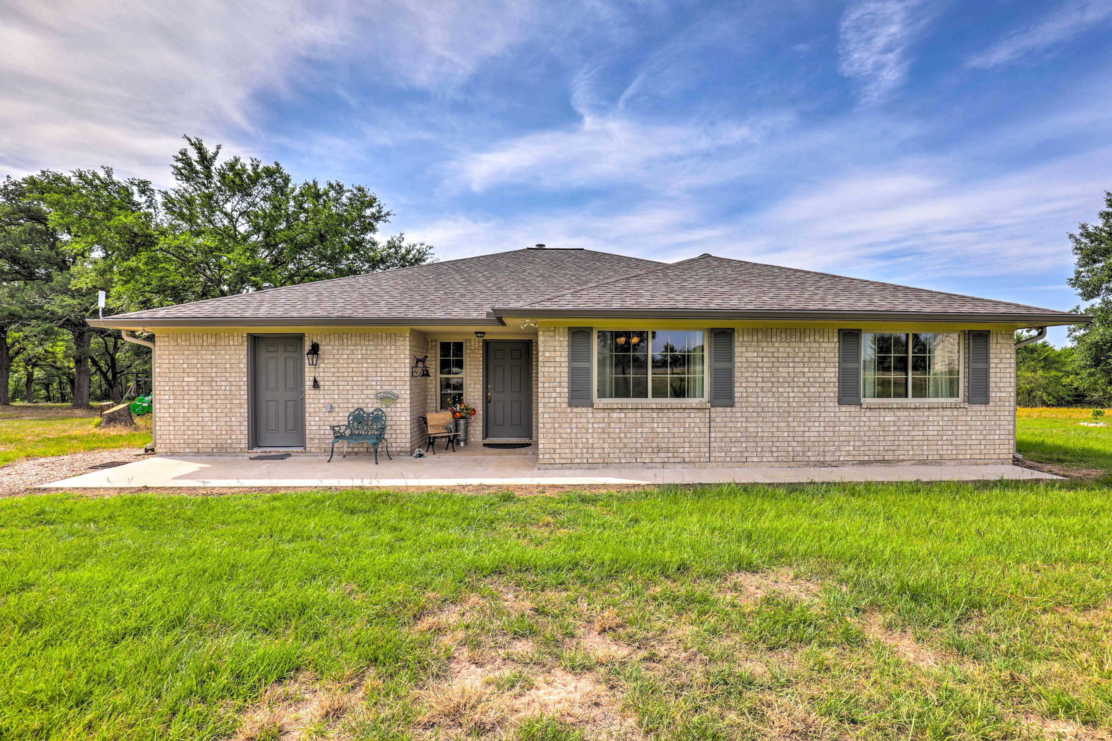 Property Exterior | Single-Story Home | Shared Driveway (3 Vehicles)
