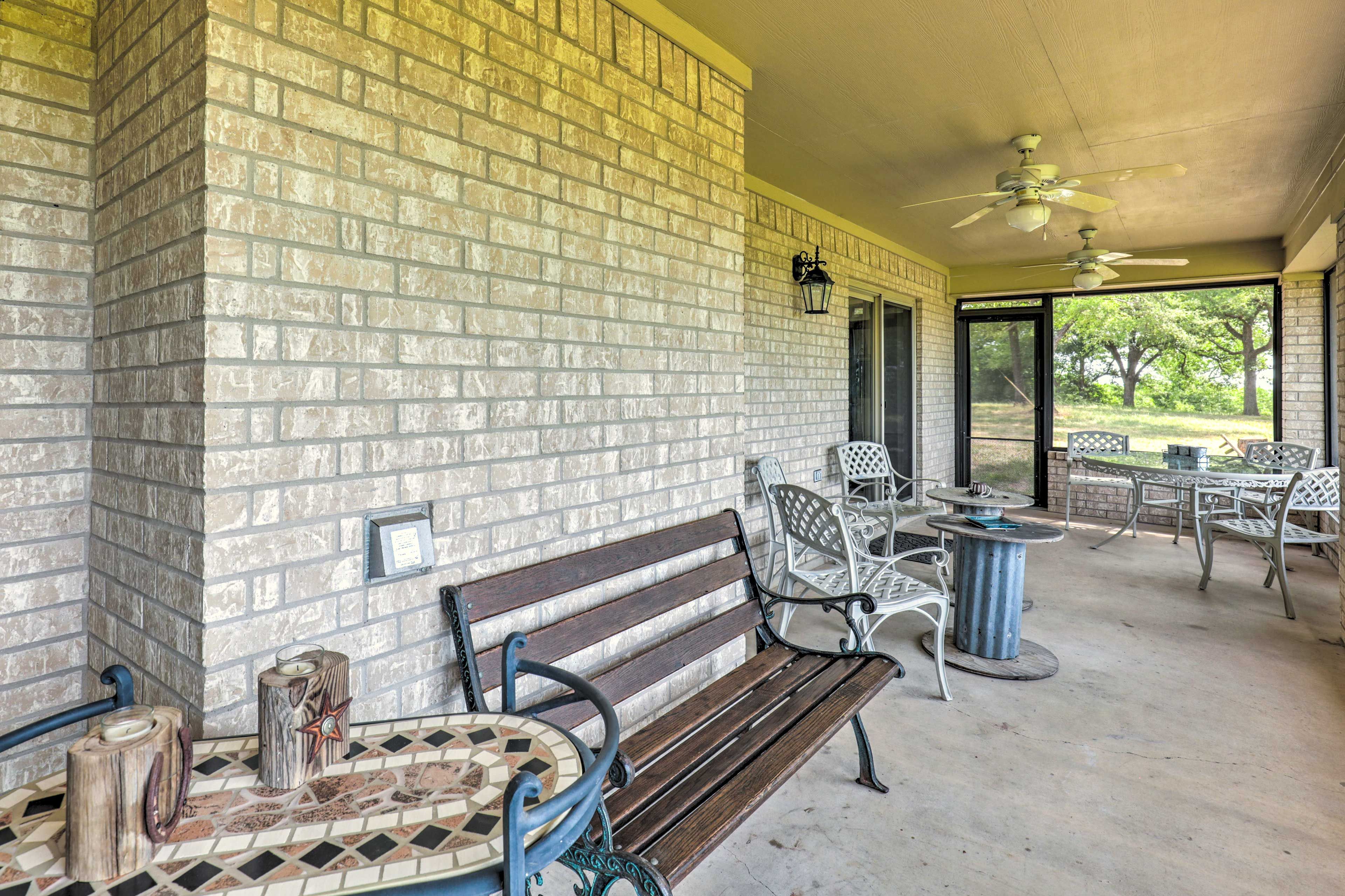 Screened Porch | Outdoor Dining Area