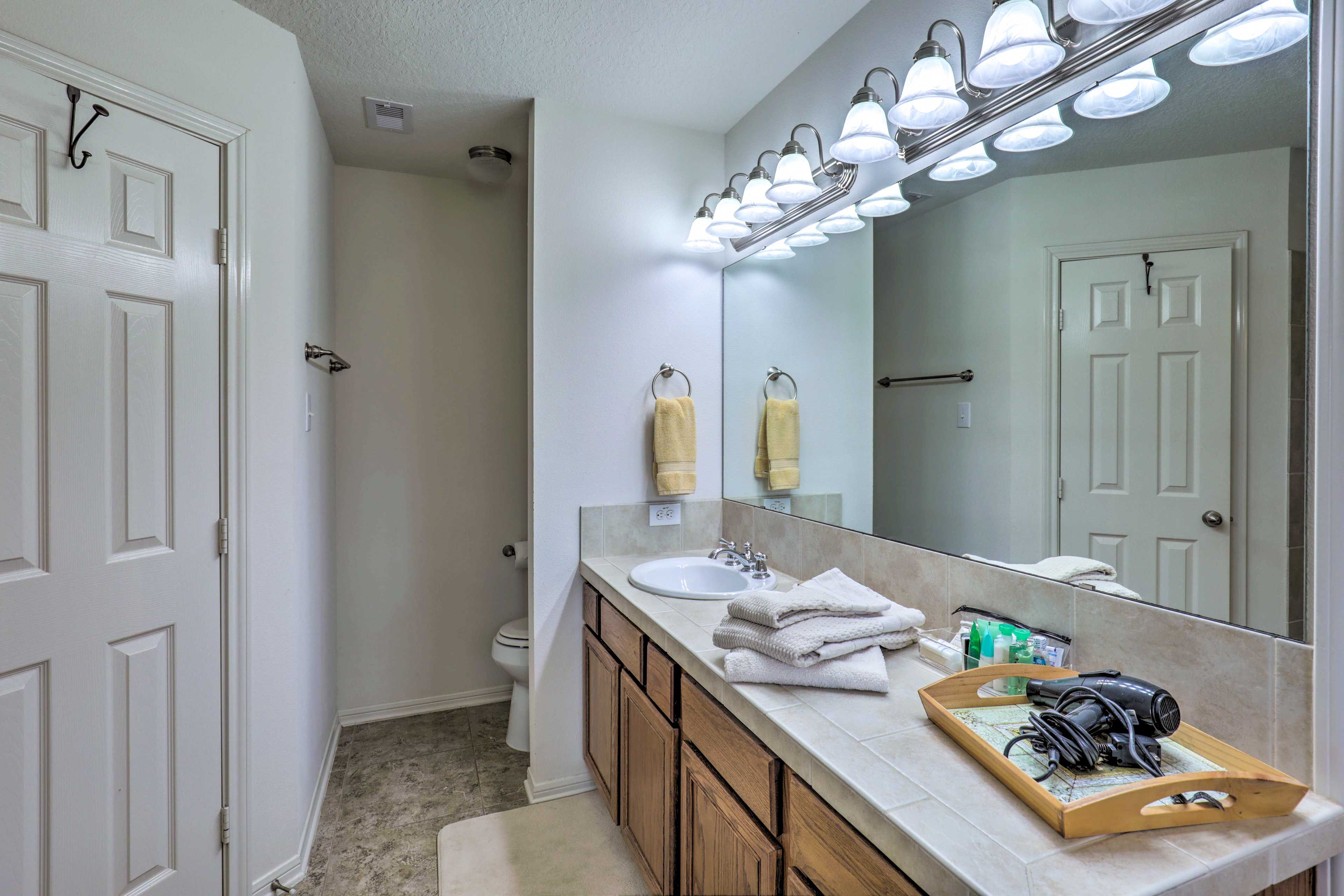 Full Bathroom | Towels Provided | Hair Dryer | Complimentary Toiletries