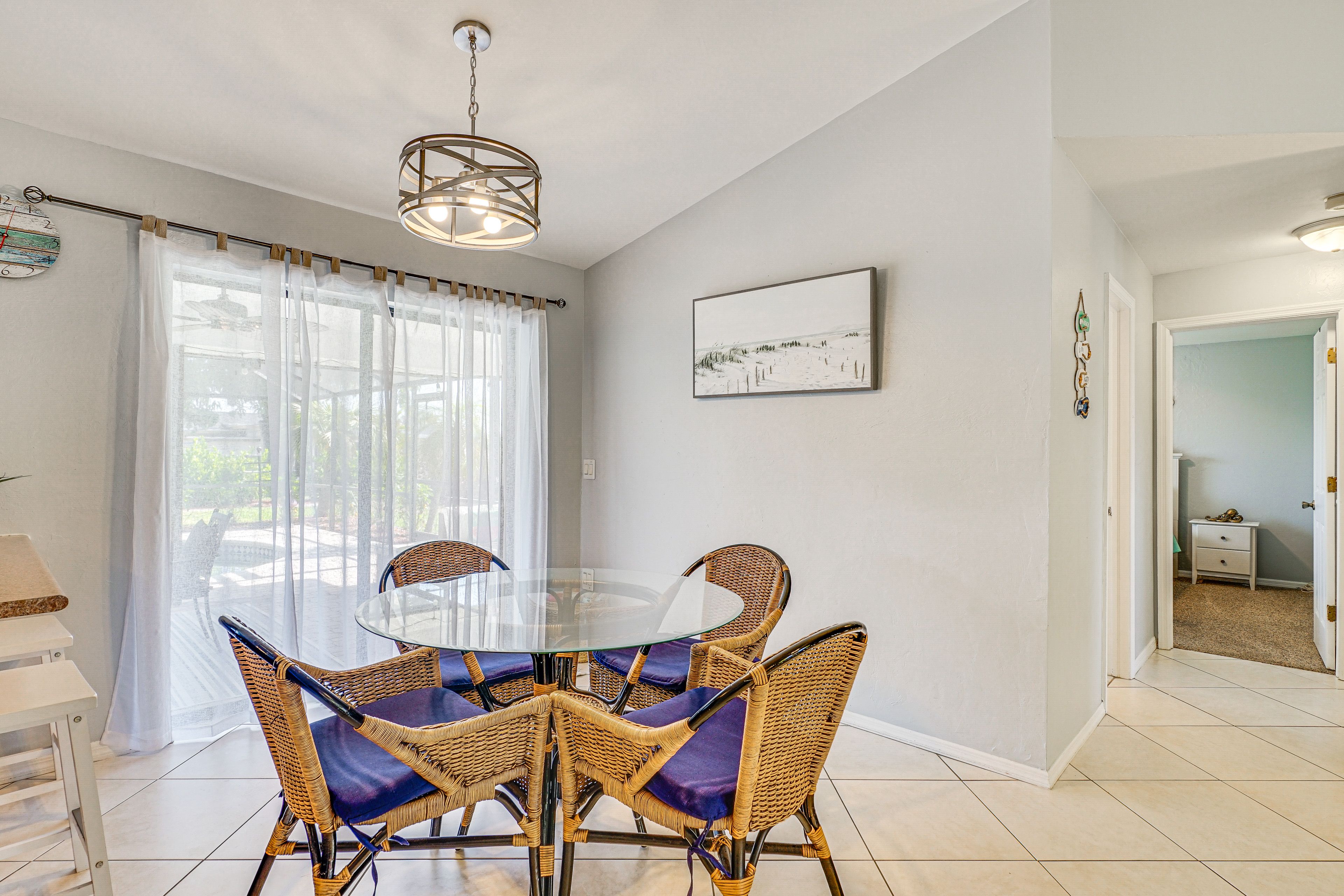 Dining Area | Dishes & Flatware Provided
