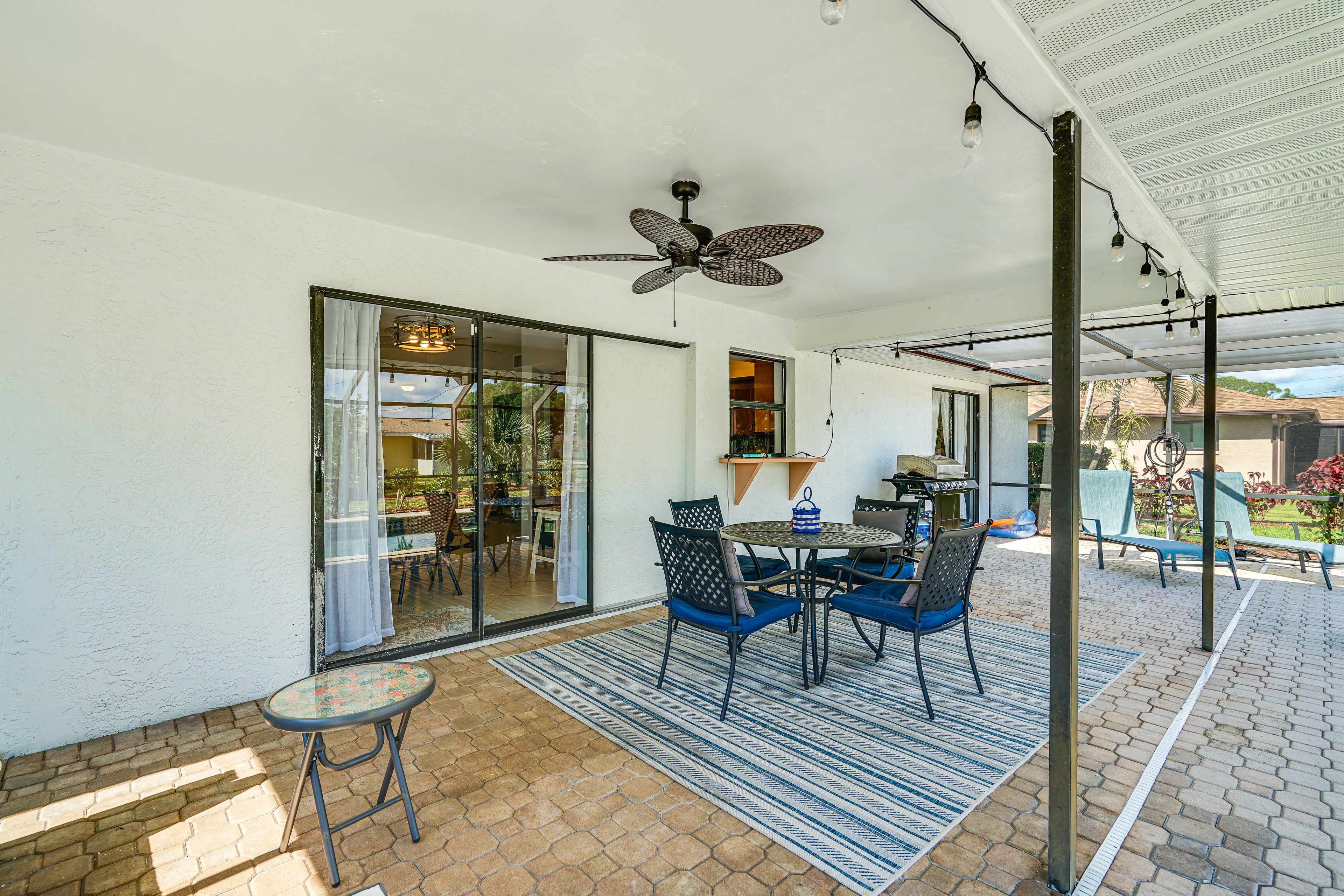 Screened Lanai | Outdoor Dining | Loungers