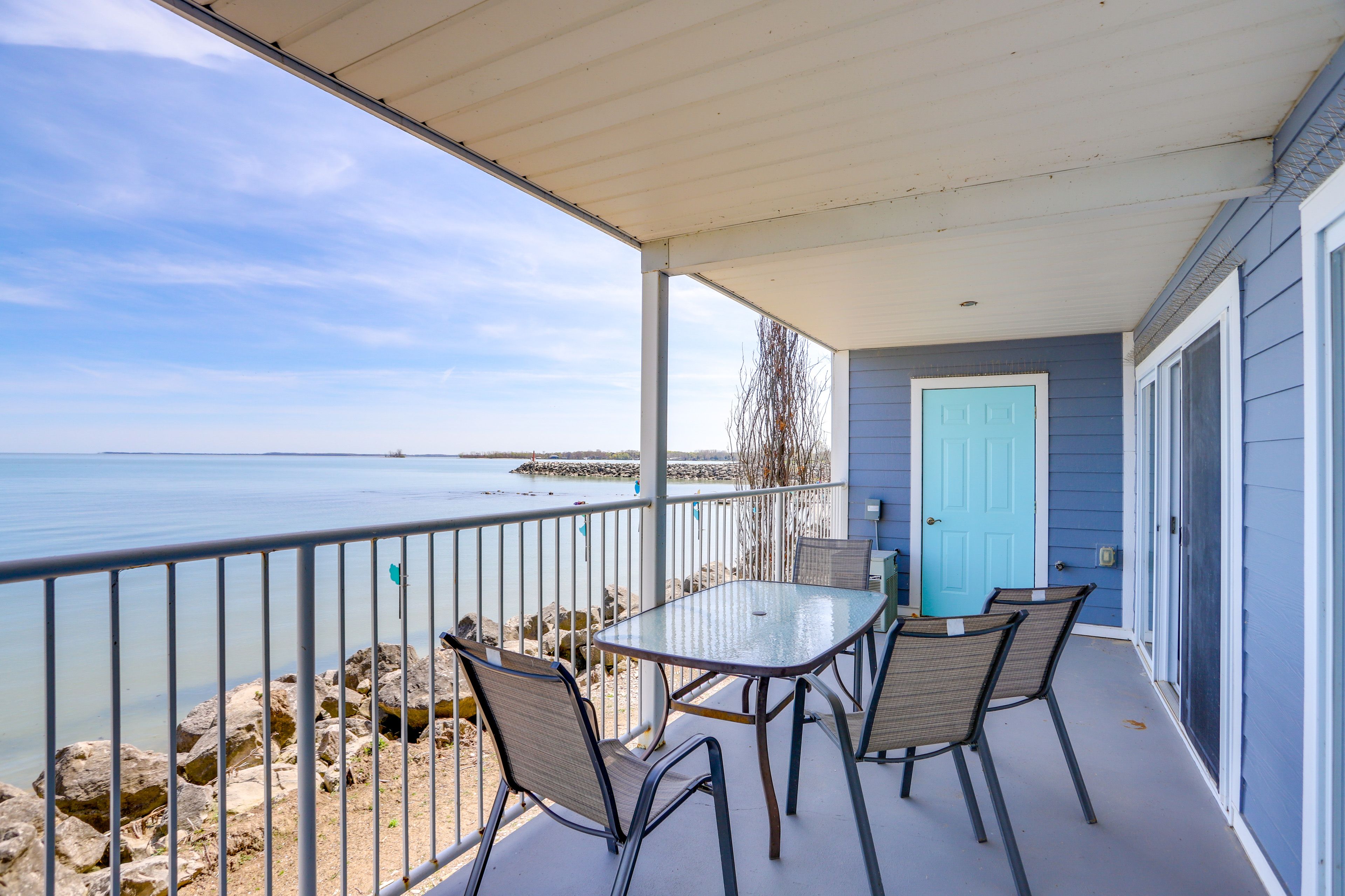 Balcony | Outdoor Dining Area | Lake Views