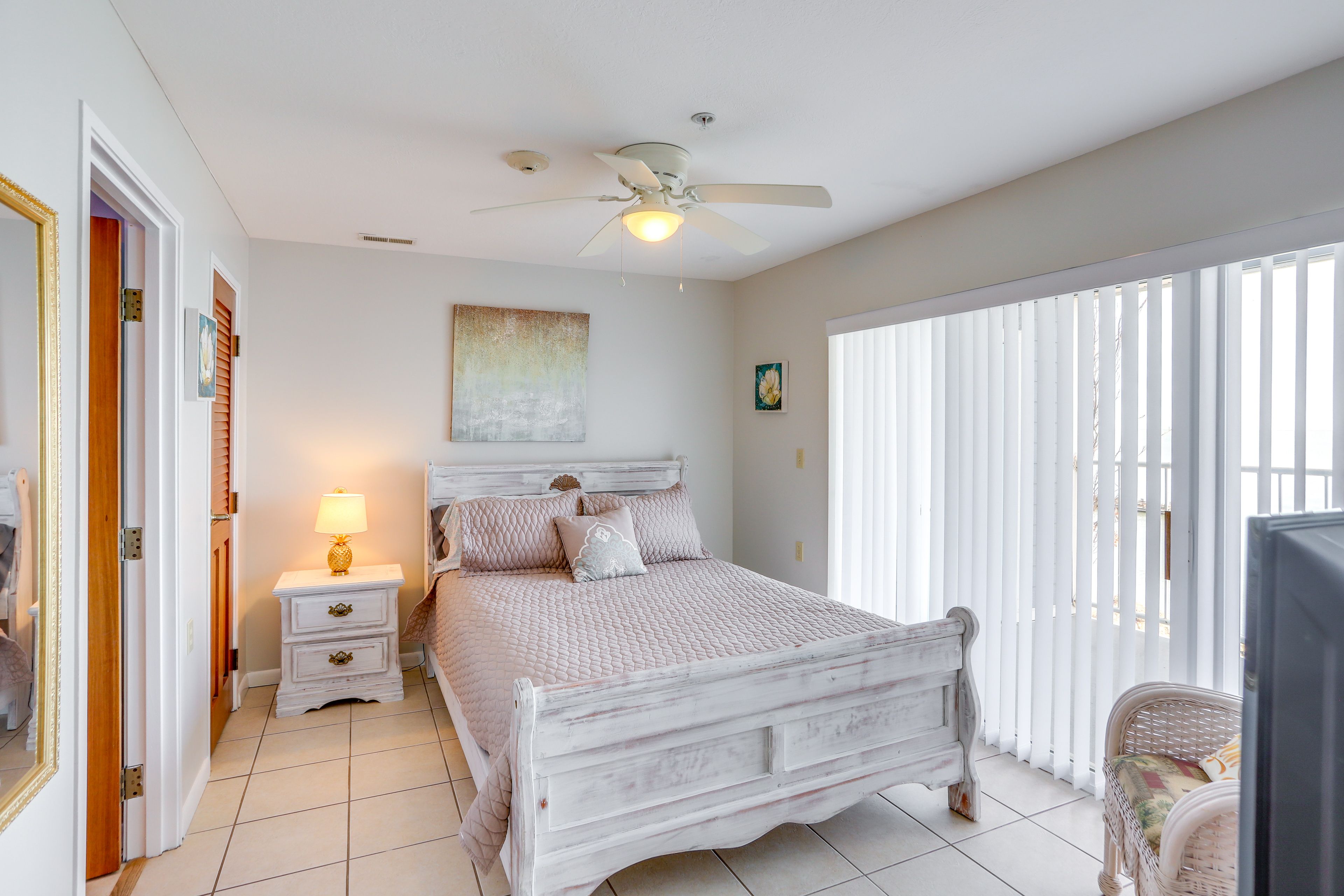 Bedroom 1 | Queen Bed | En-Suite Bathroom