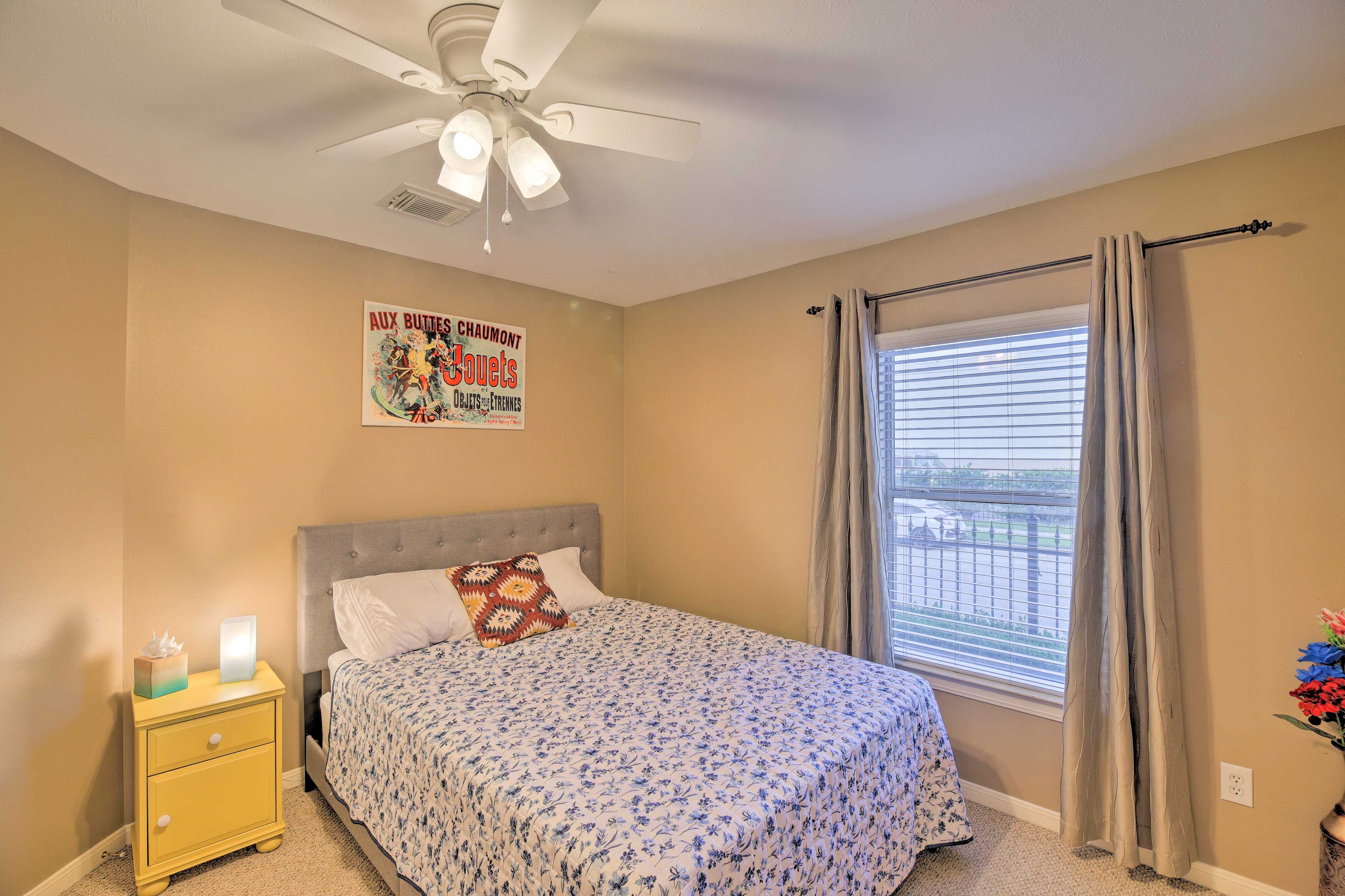 Bedroom 2 | Queen Bed