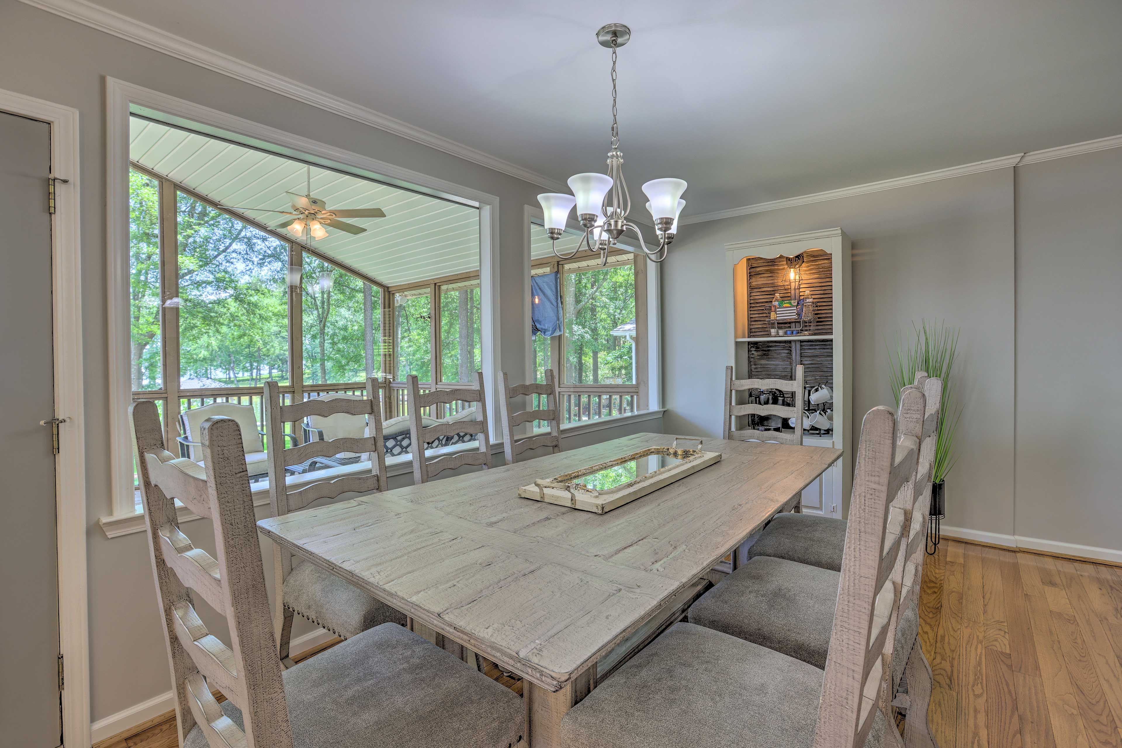 Dining Area | Dishware/Flatware | Trash Bags/Paper Towels