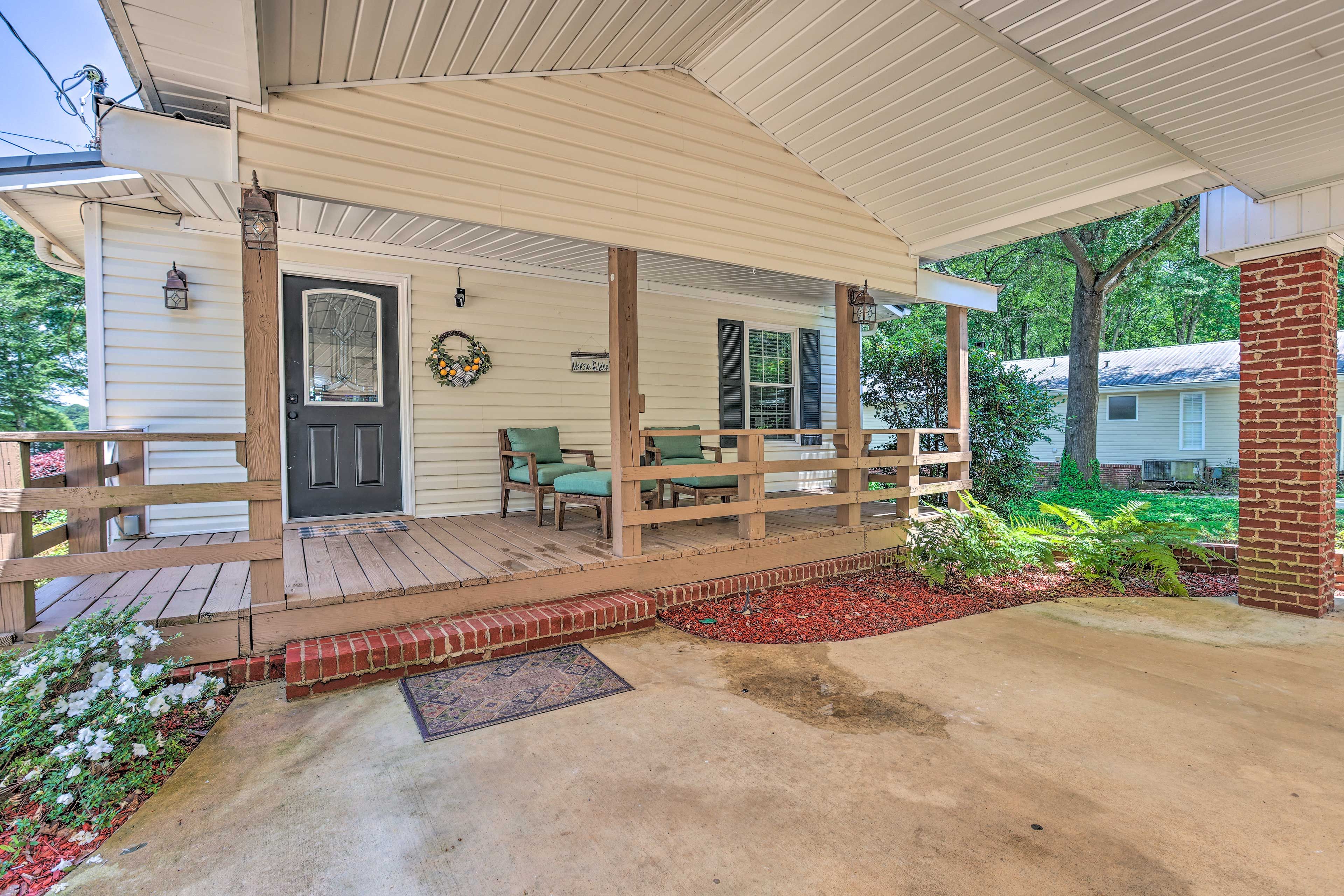 Furnished Deck | Keyless Entry | 2 External Security Cameras (Facing Out)