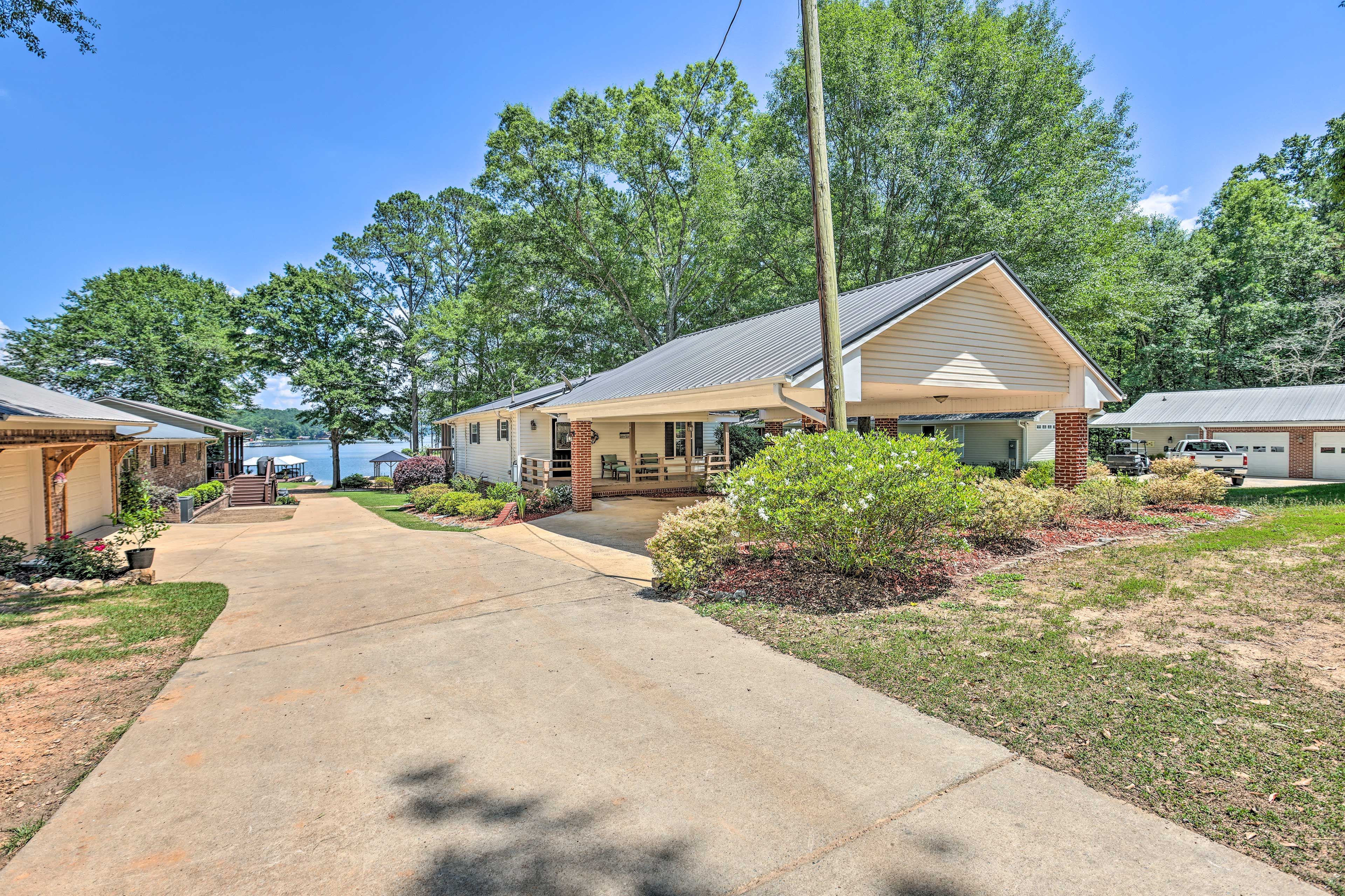 Parking | Carport (3 Vehicles) | Yard (1 Vehicle) | Trailer/Boat Parking