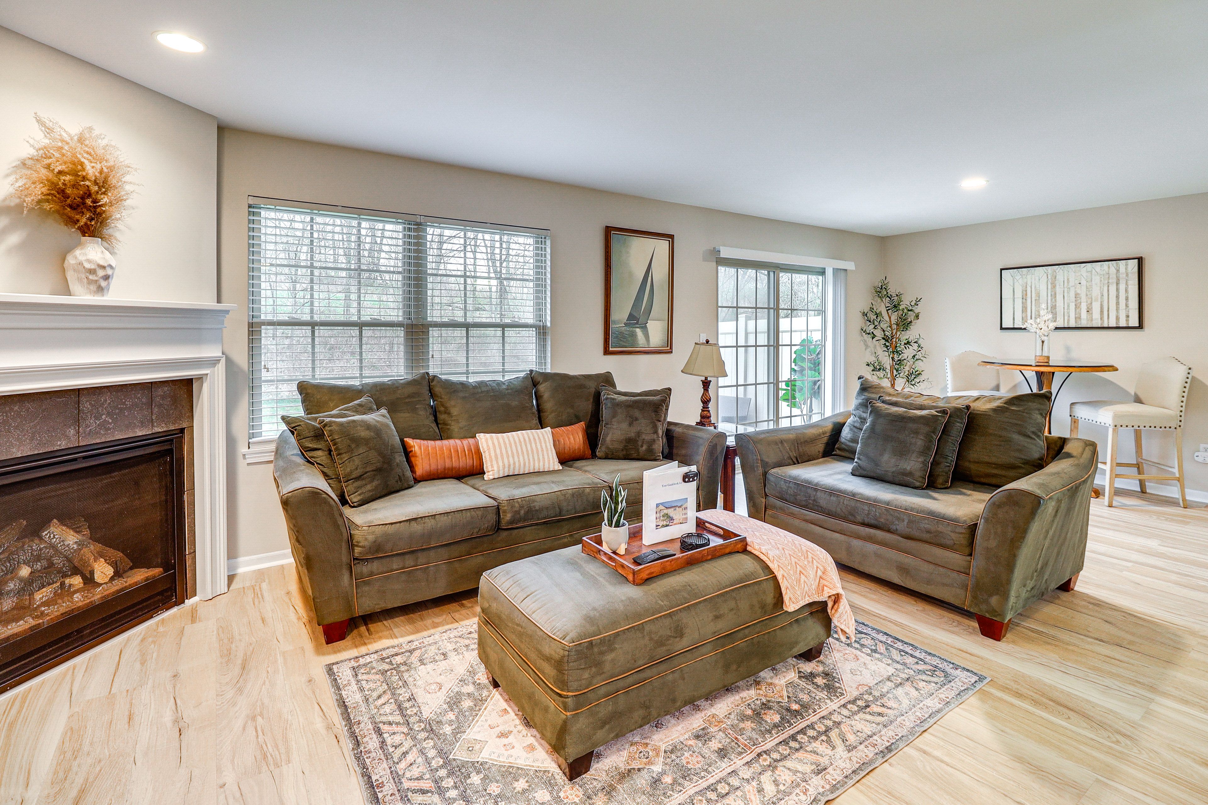Living Room | Smart TV | Free WiFi | Central A/C | Main Level