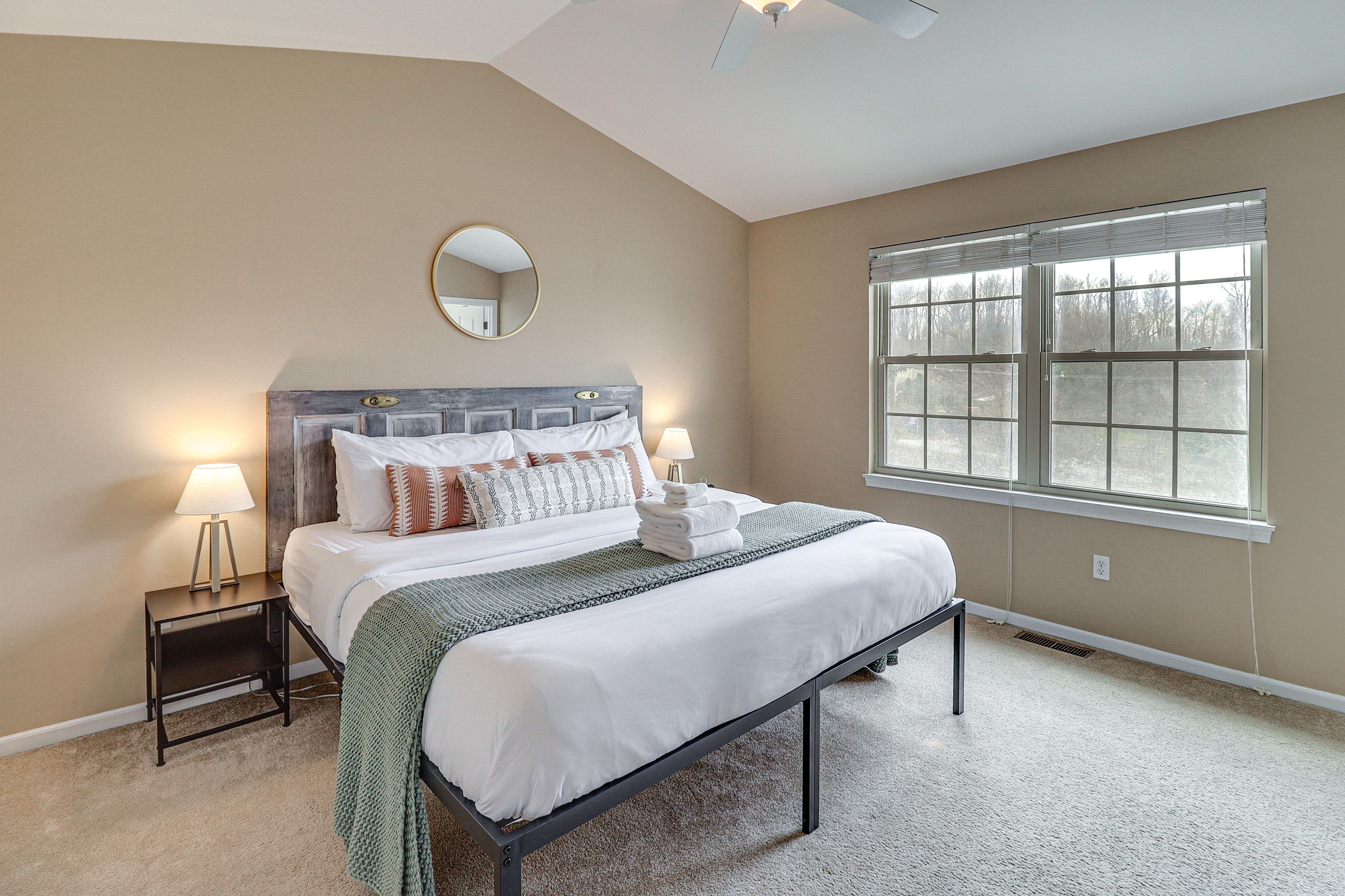 Bedroom 1 | King Bed | En-Suite Bathroom | Upper Level