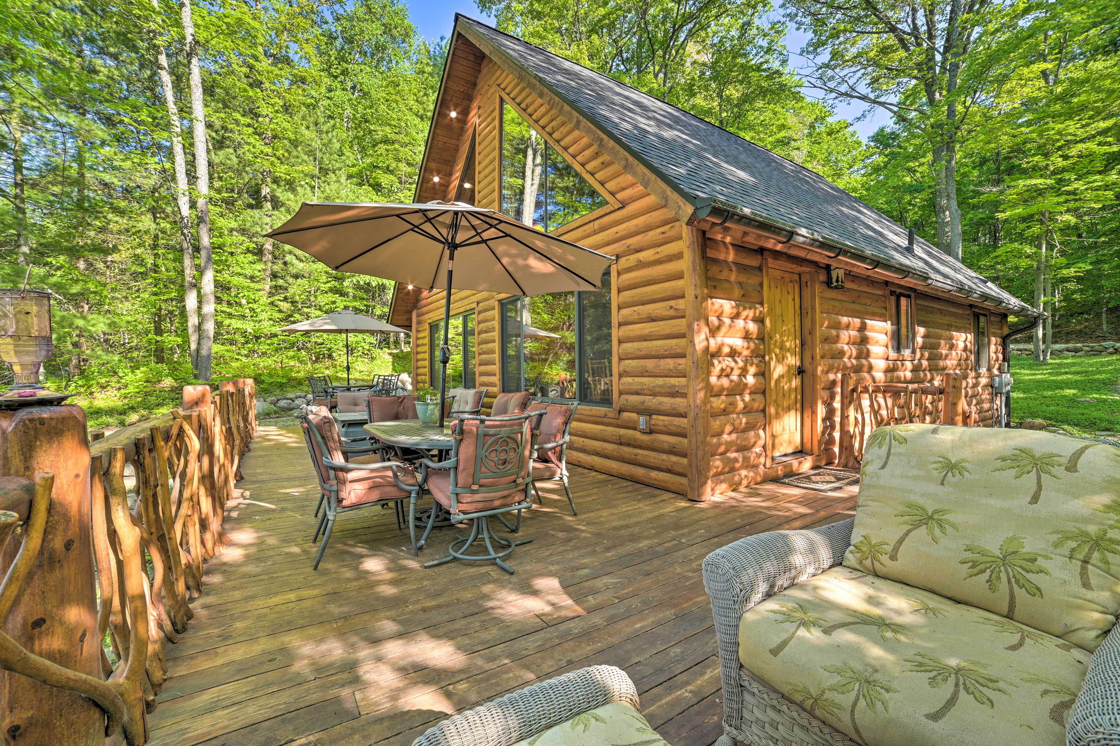 Cabin Exterior | 1 Exterior Security Camera (Facing Out)