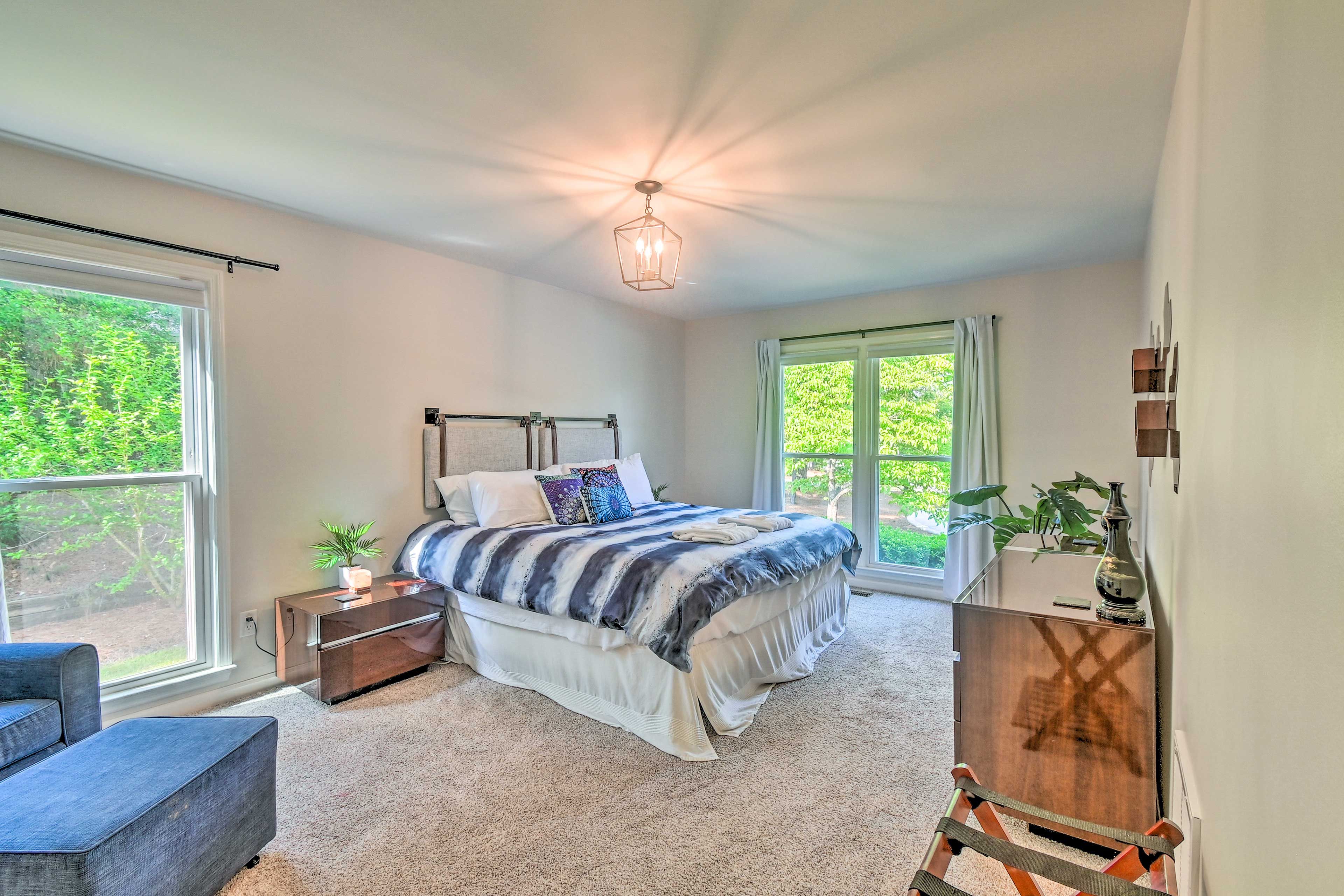 Bedroom 1 | King Bed | 1st Floor