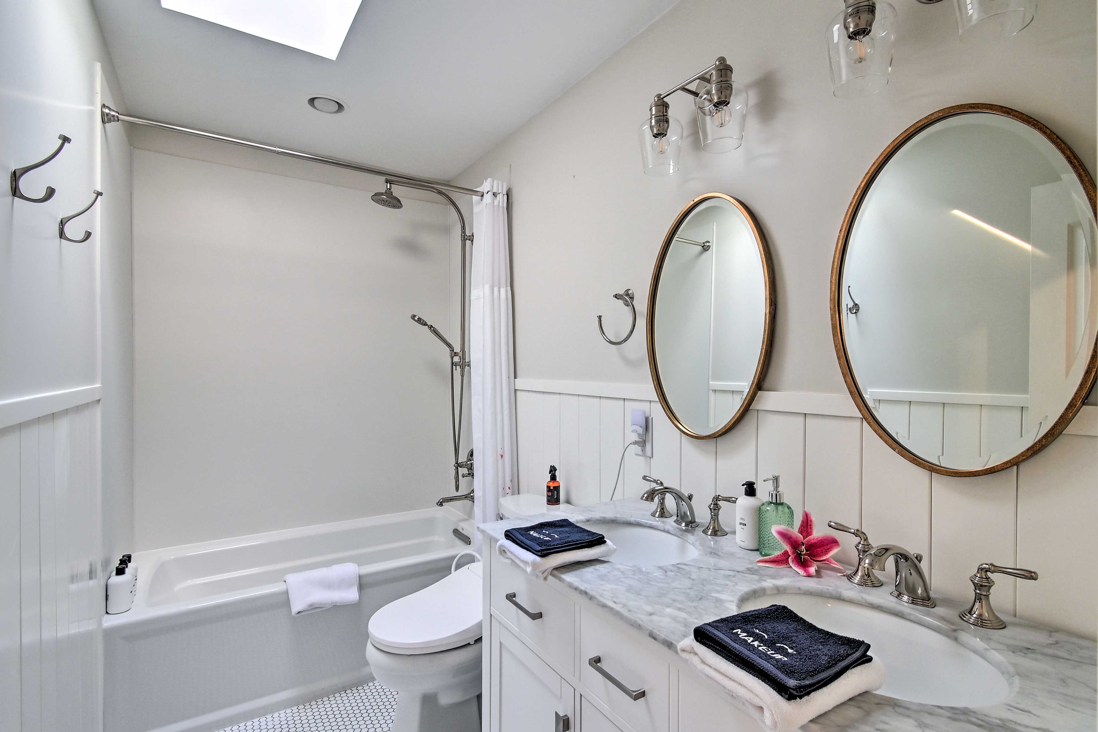 Full Bathroom | 2nd Floor