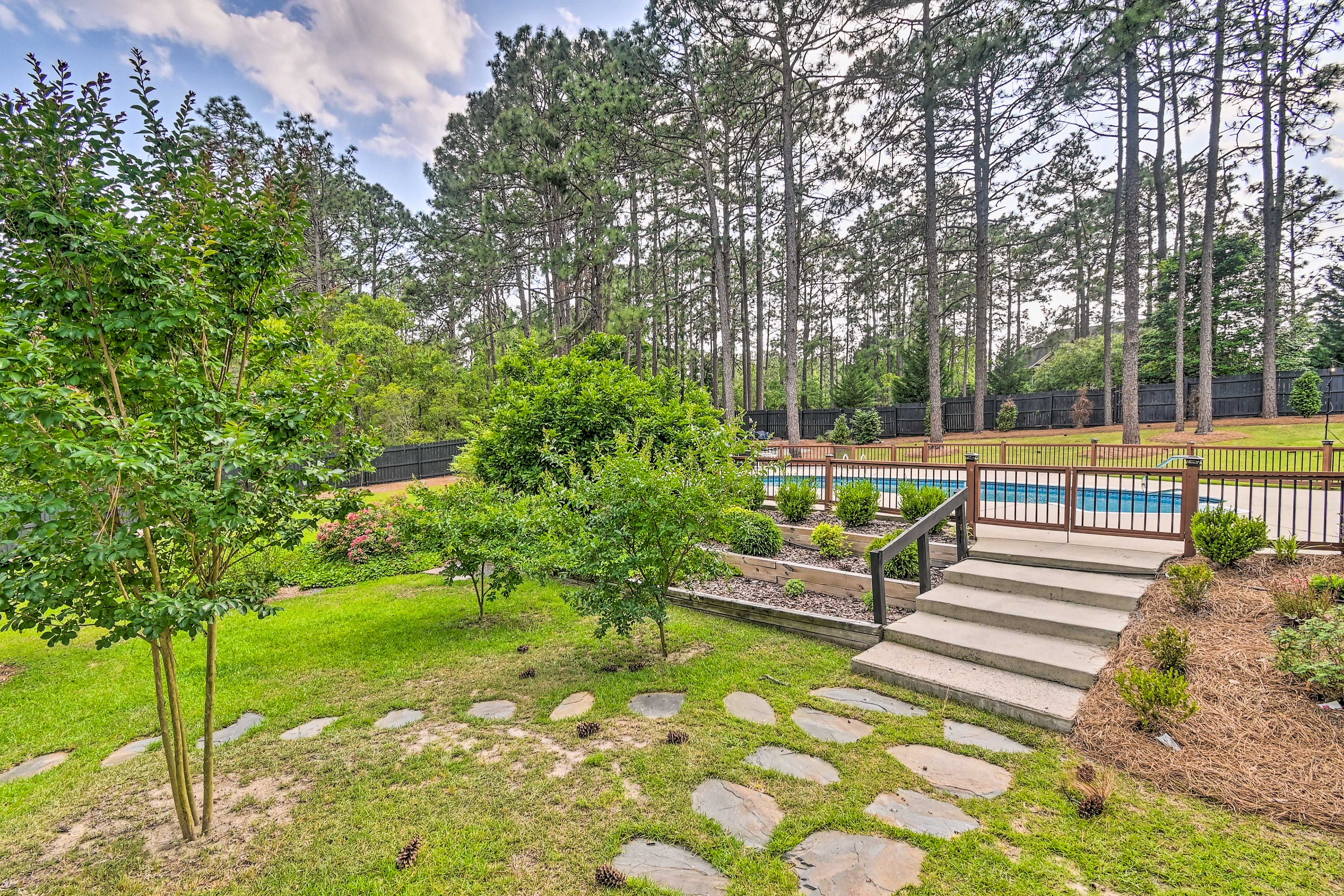 Backyard | Gas Grill | Heated Pool (Open April 15-October 15)