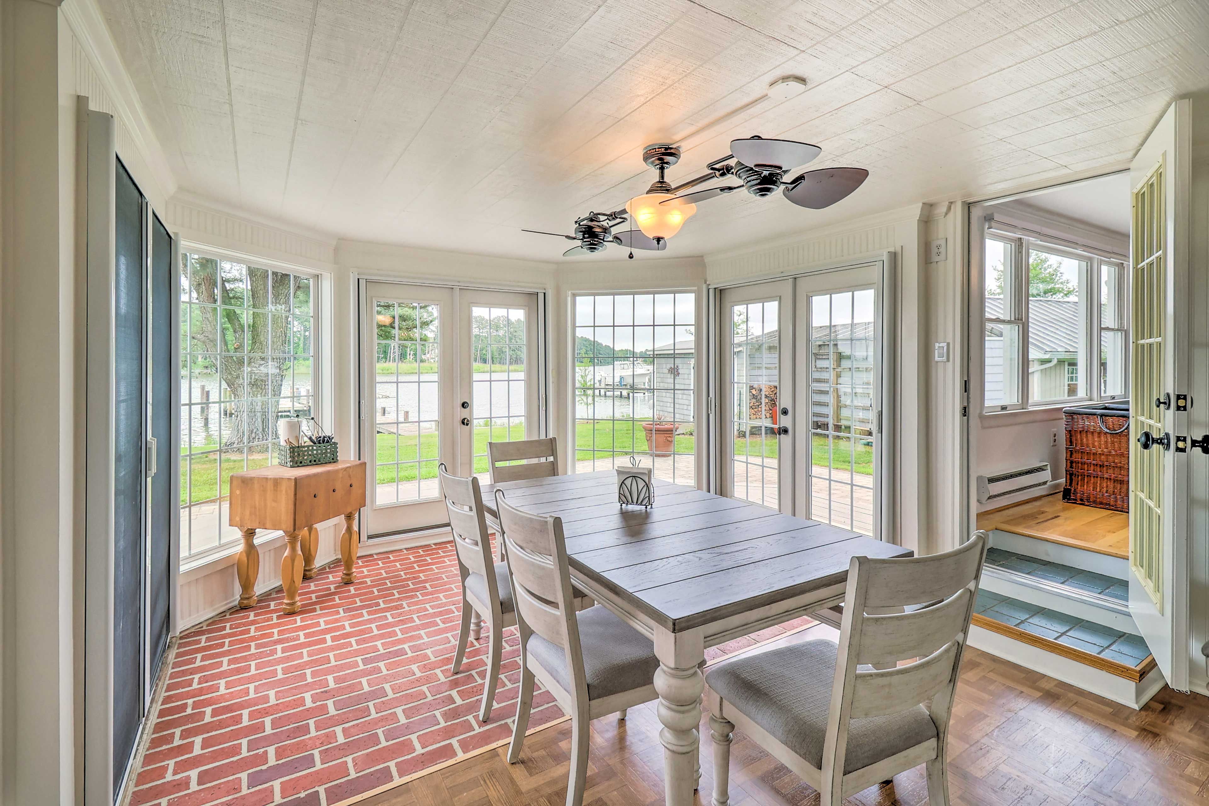 Dining Room | Dishware/Flatware Provided