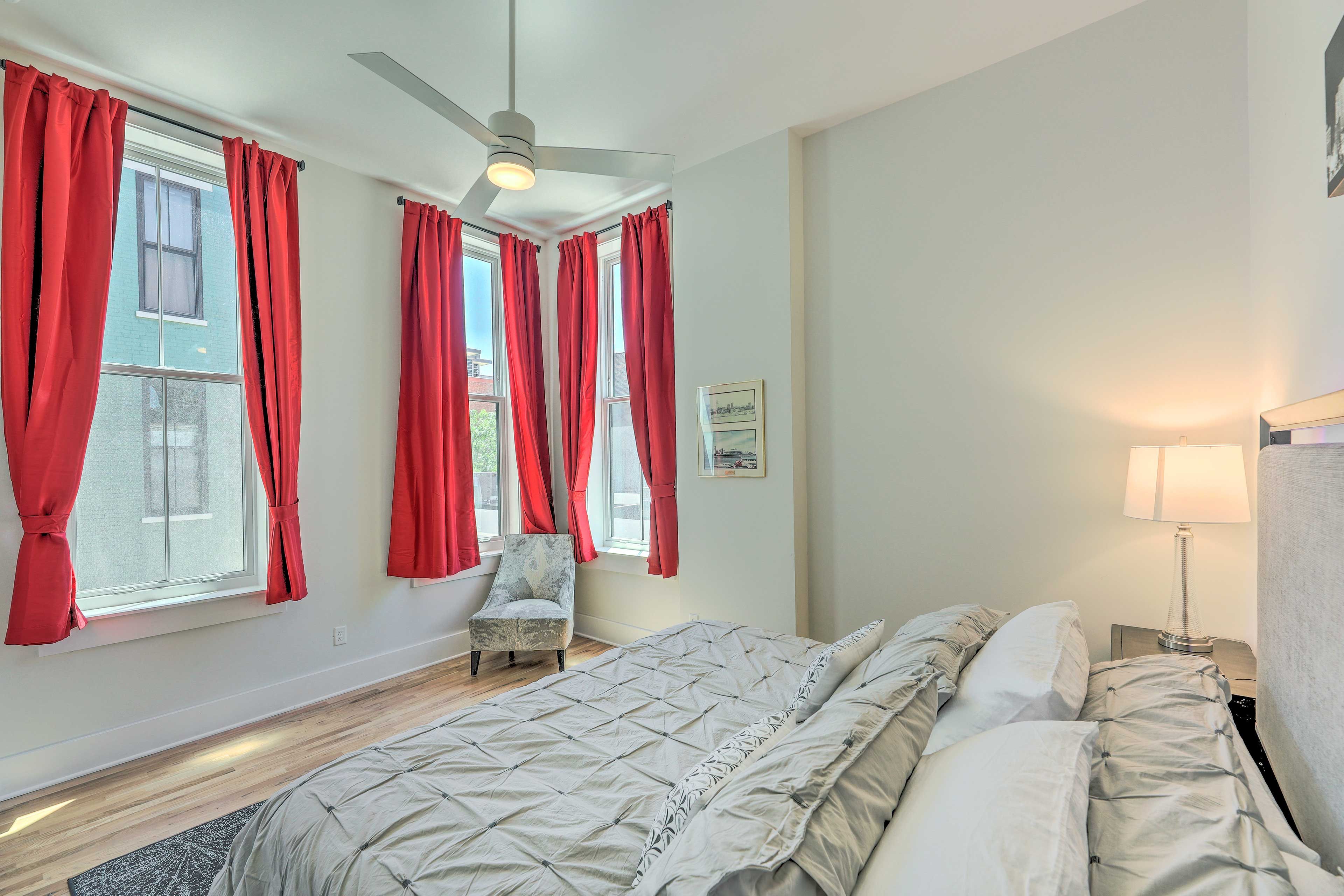 Bedroom | King Bed | Linens Provided
