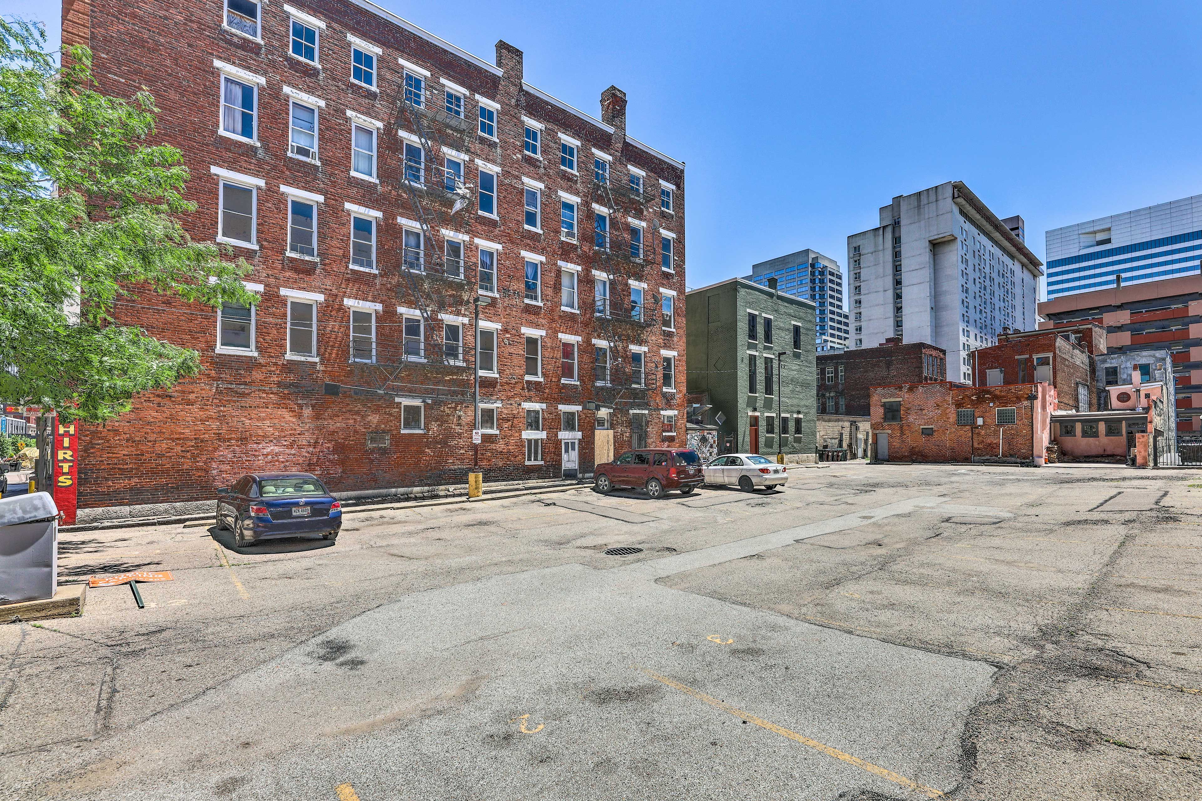 Parking | Garage (1 Vehicle) | Street Parking (First-Come, First-Served)