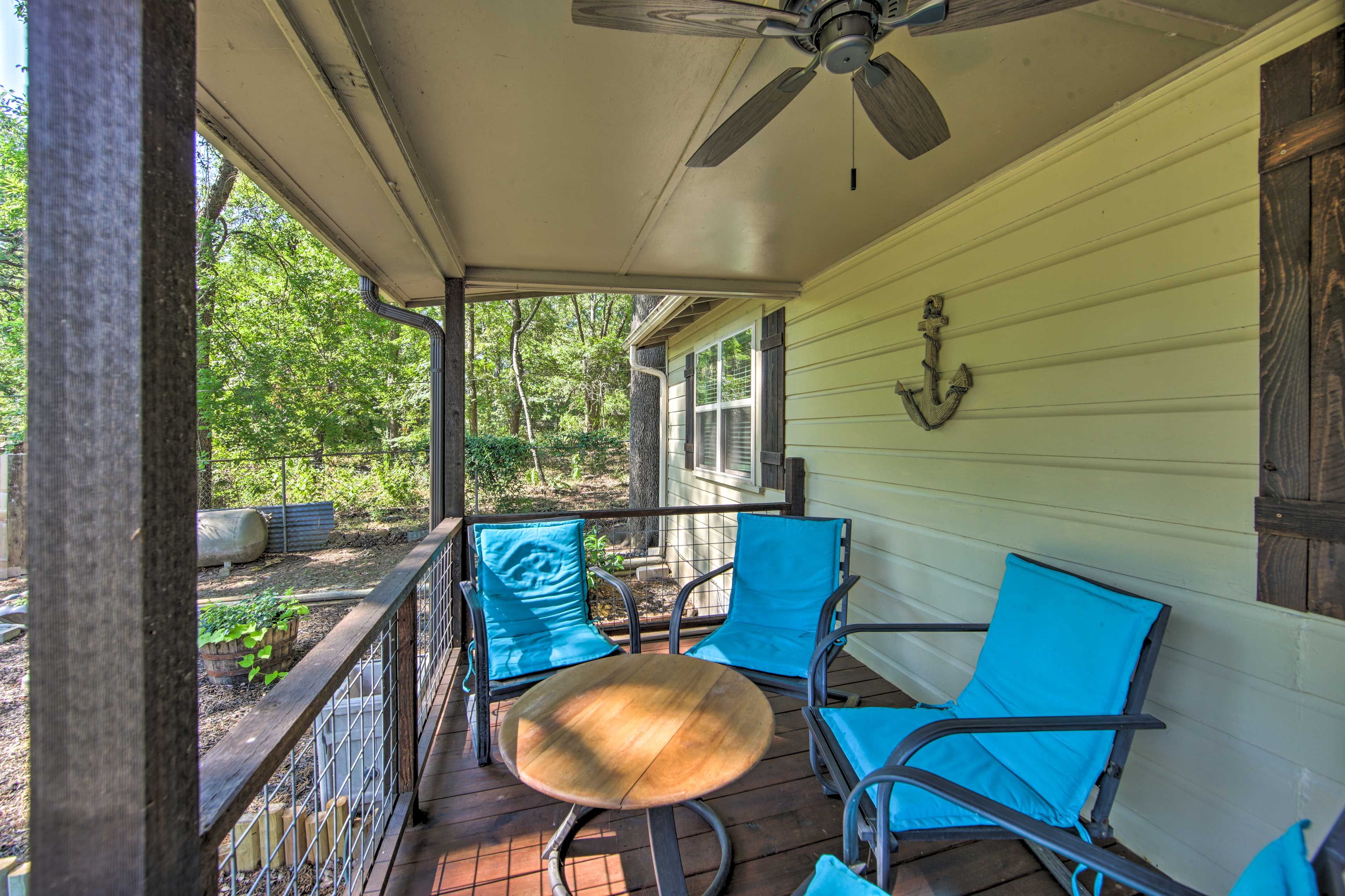 Porch | Charcoal Grill | Cornhole