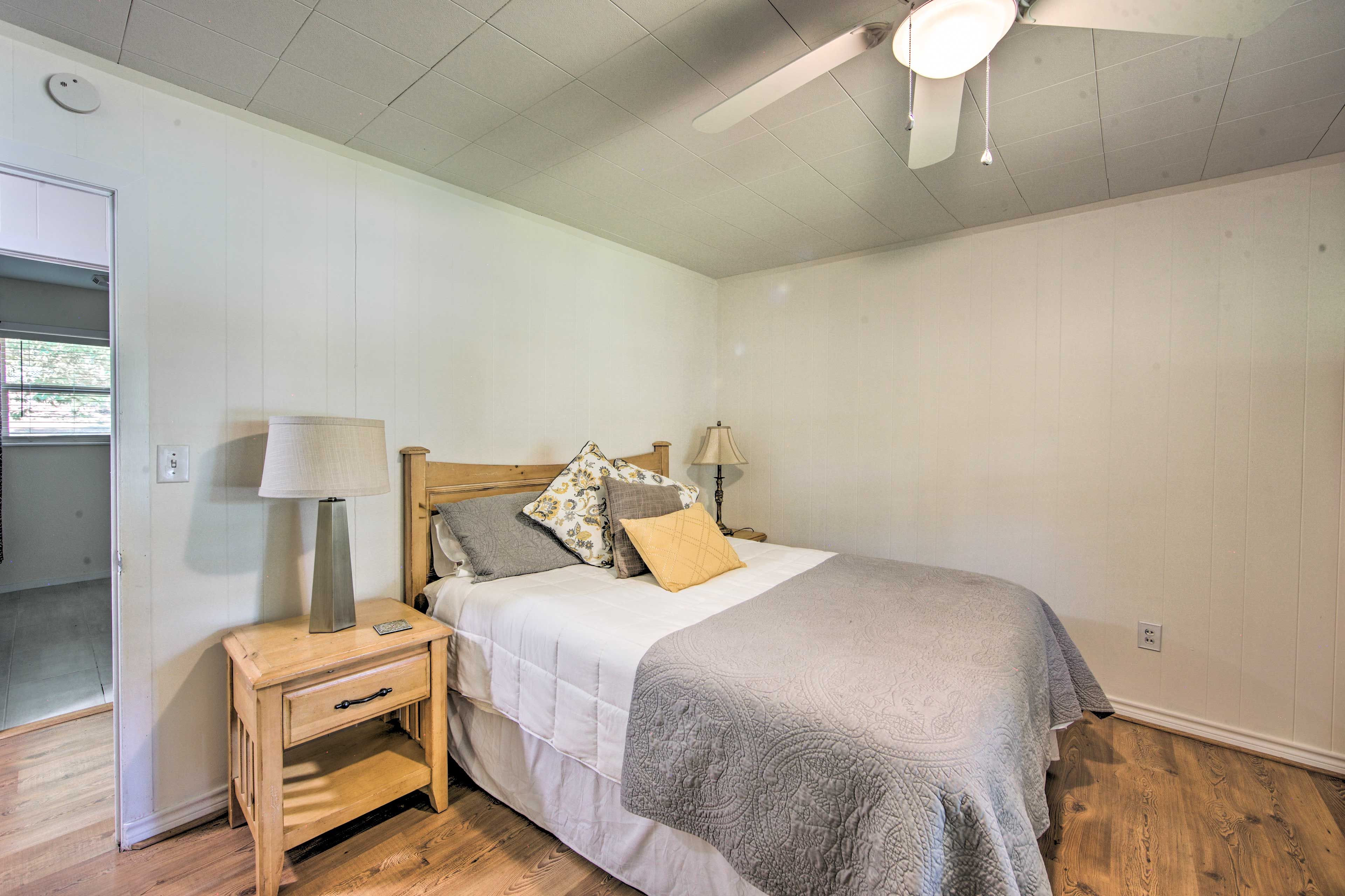 Bedroom 3 | Queen Bed