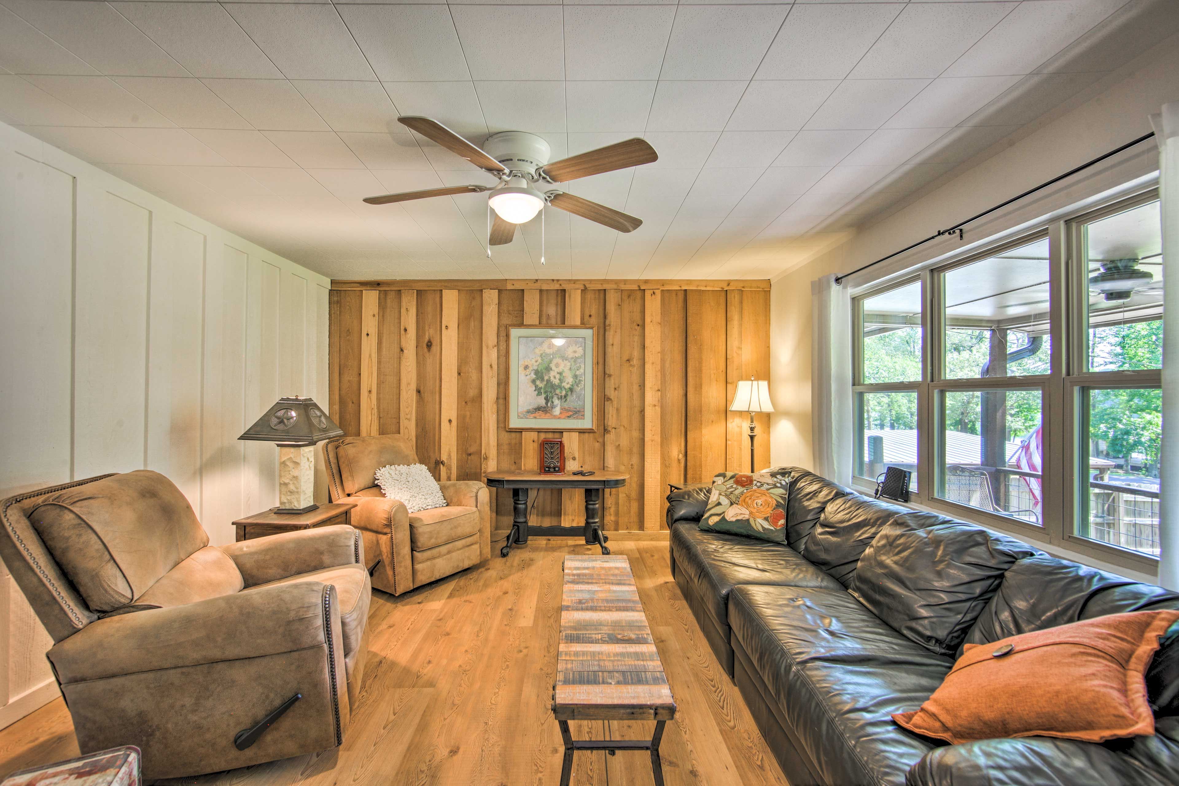 Living Room | Free WiFi | Central A/C | Board Games & Cards