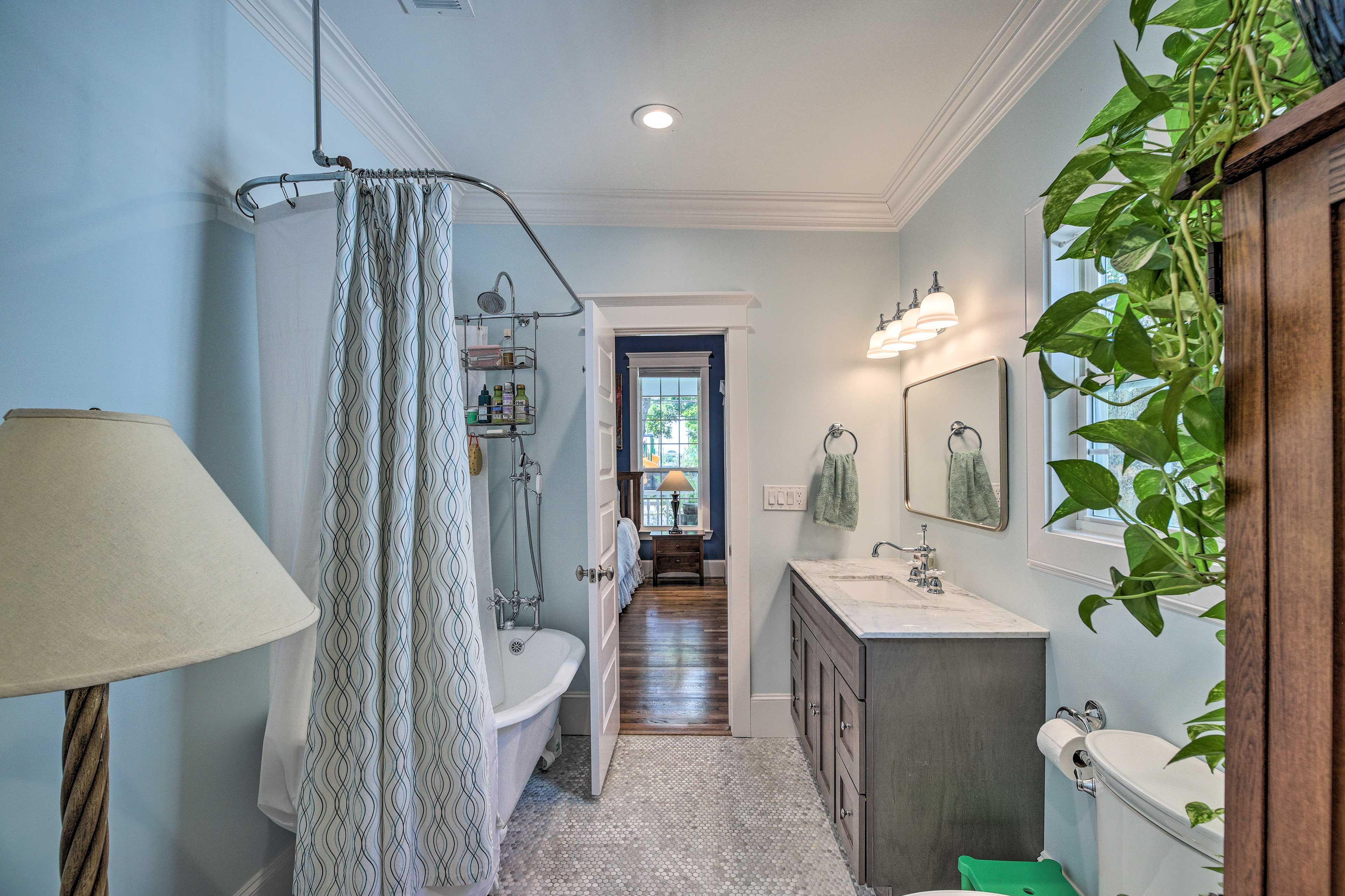 En-Suite Bathroom | Complimentary Toiletries | Hair Dryer