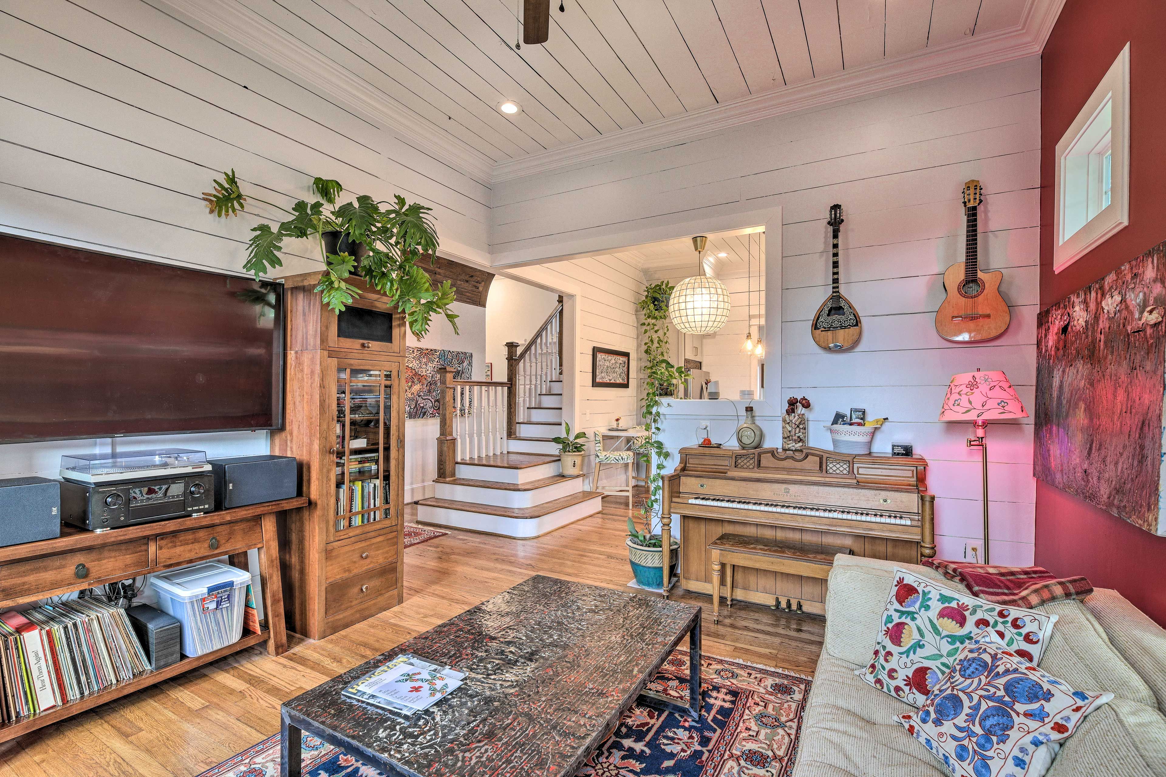 Living Room | Refurbished Home | Walkable Area