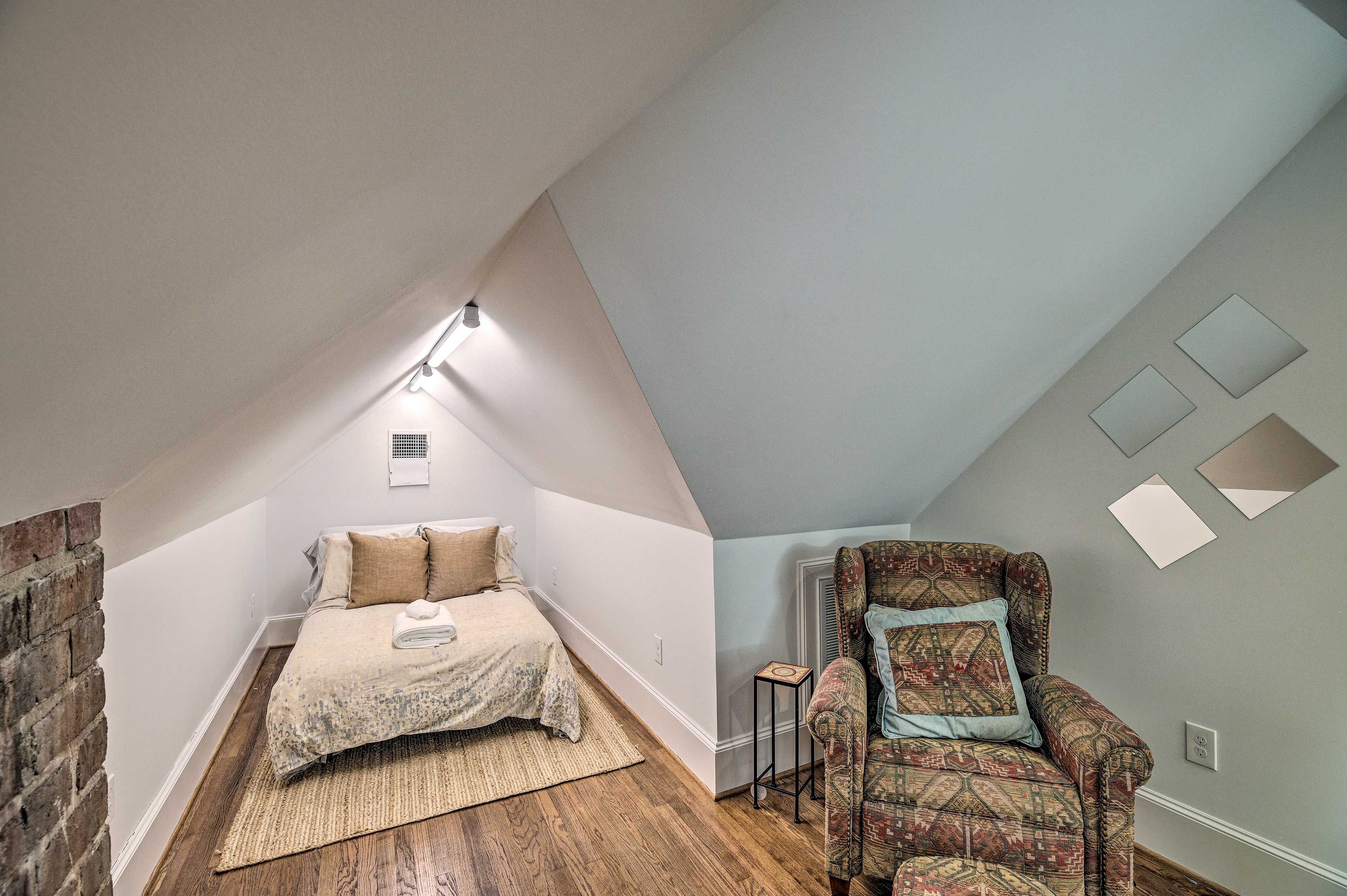 Loft | Full Bed