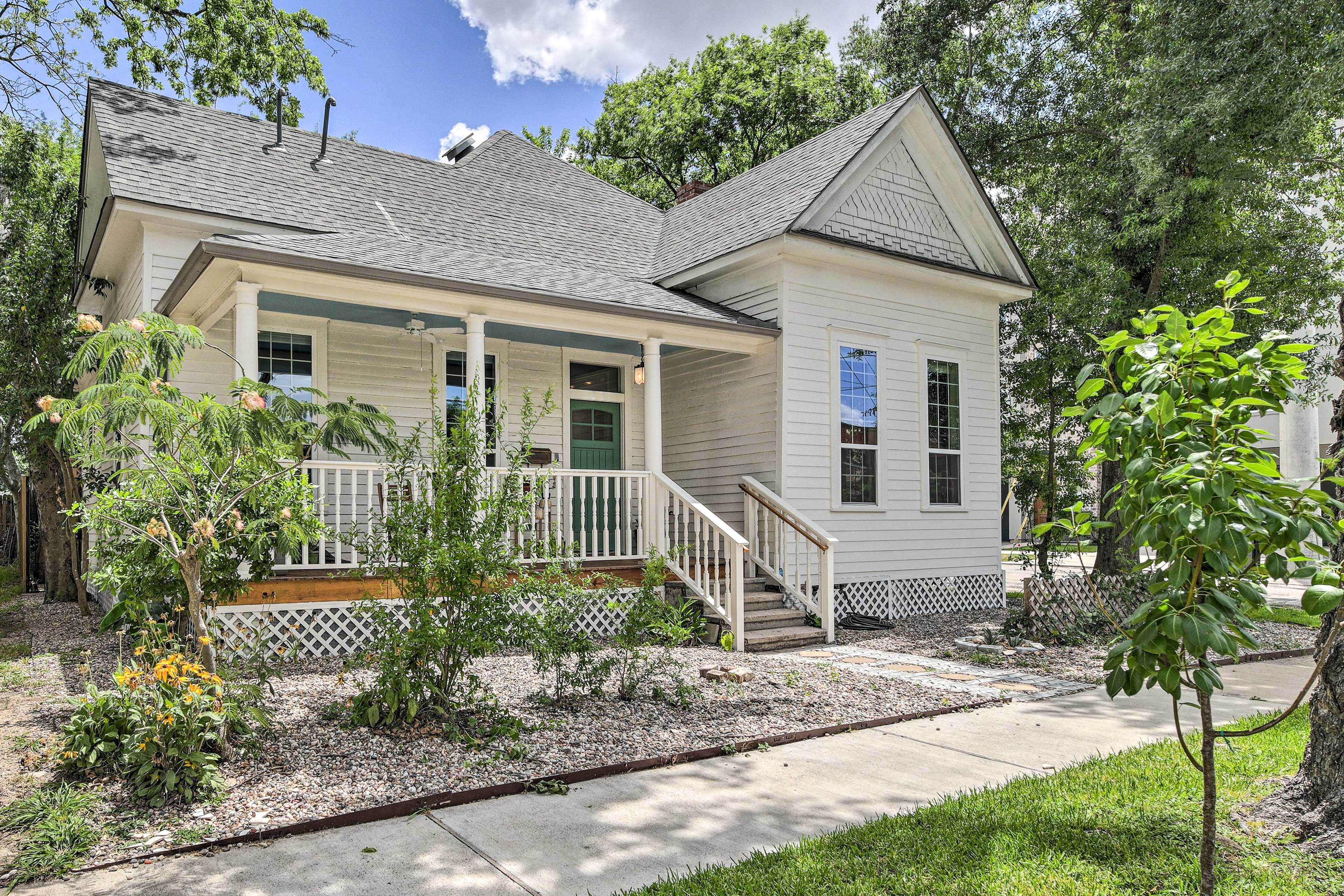 Houston Vacation Rental | 3BR | 2.5BA | 1,500 Sq Ft | Stairs Required to Access
