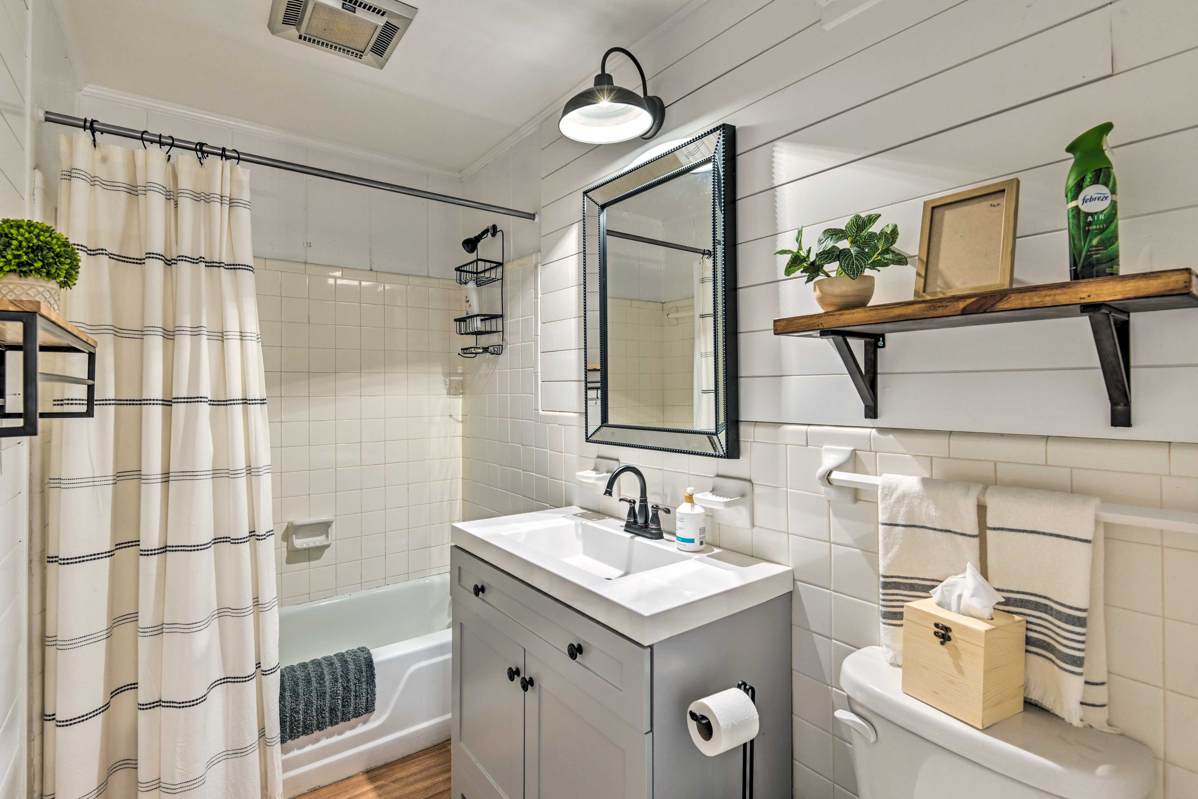 Bathroom | Towels Provided