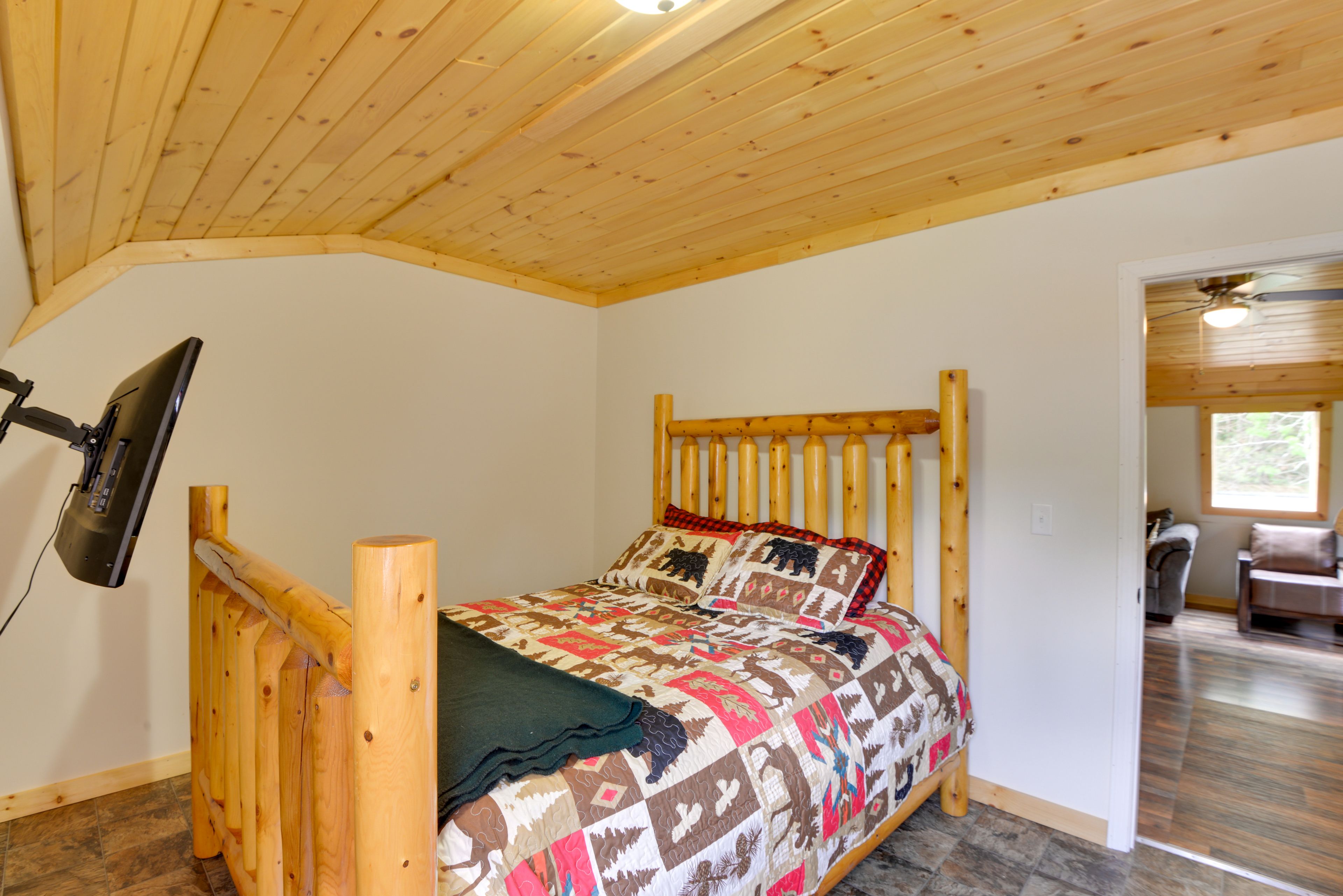 Bedroom | Full Bed | Smart TV