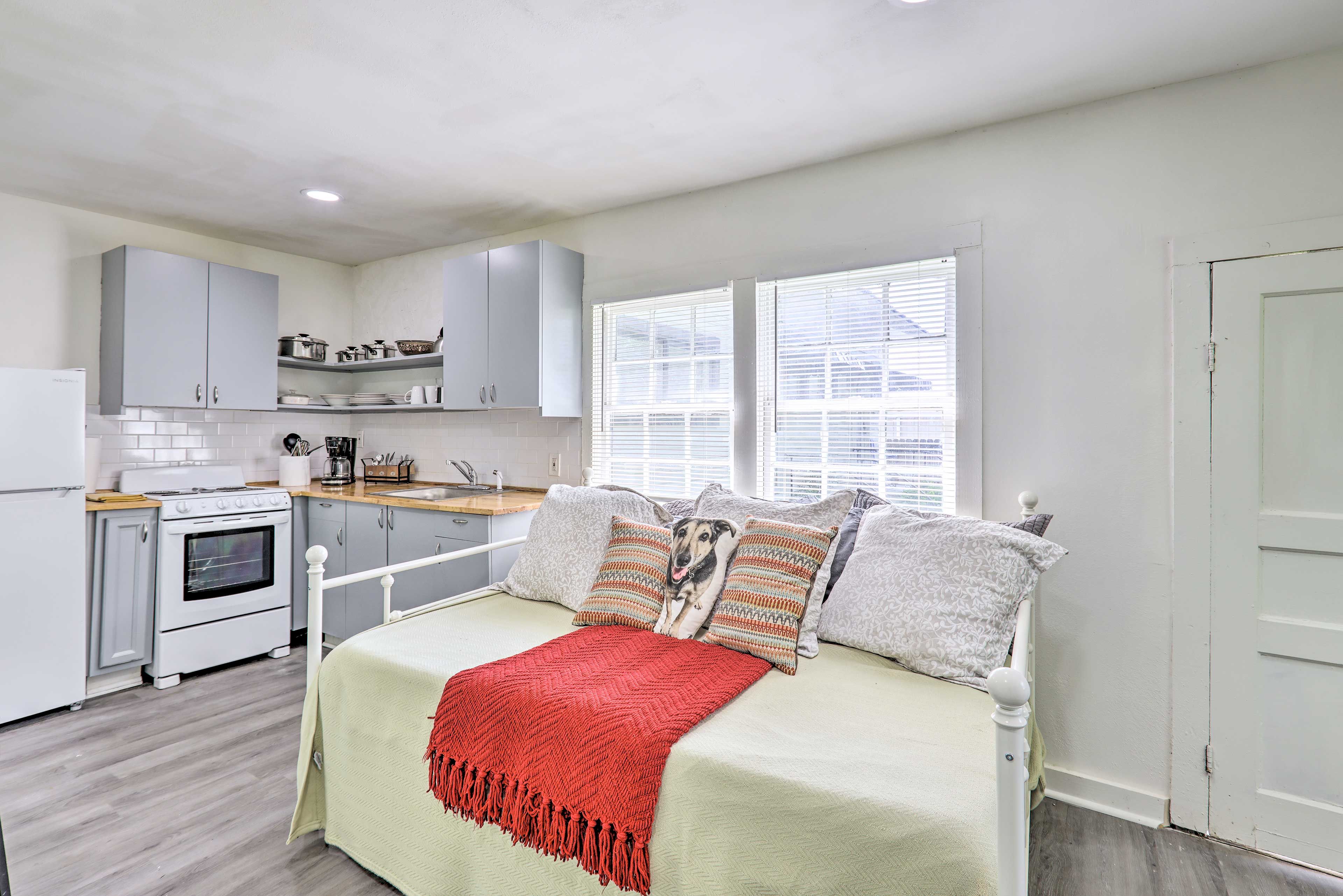 Sleeping Area | Full Daybed w/ Twin Trundle | Linens Provided