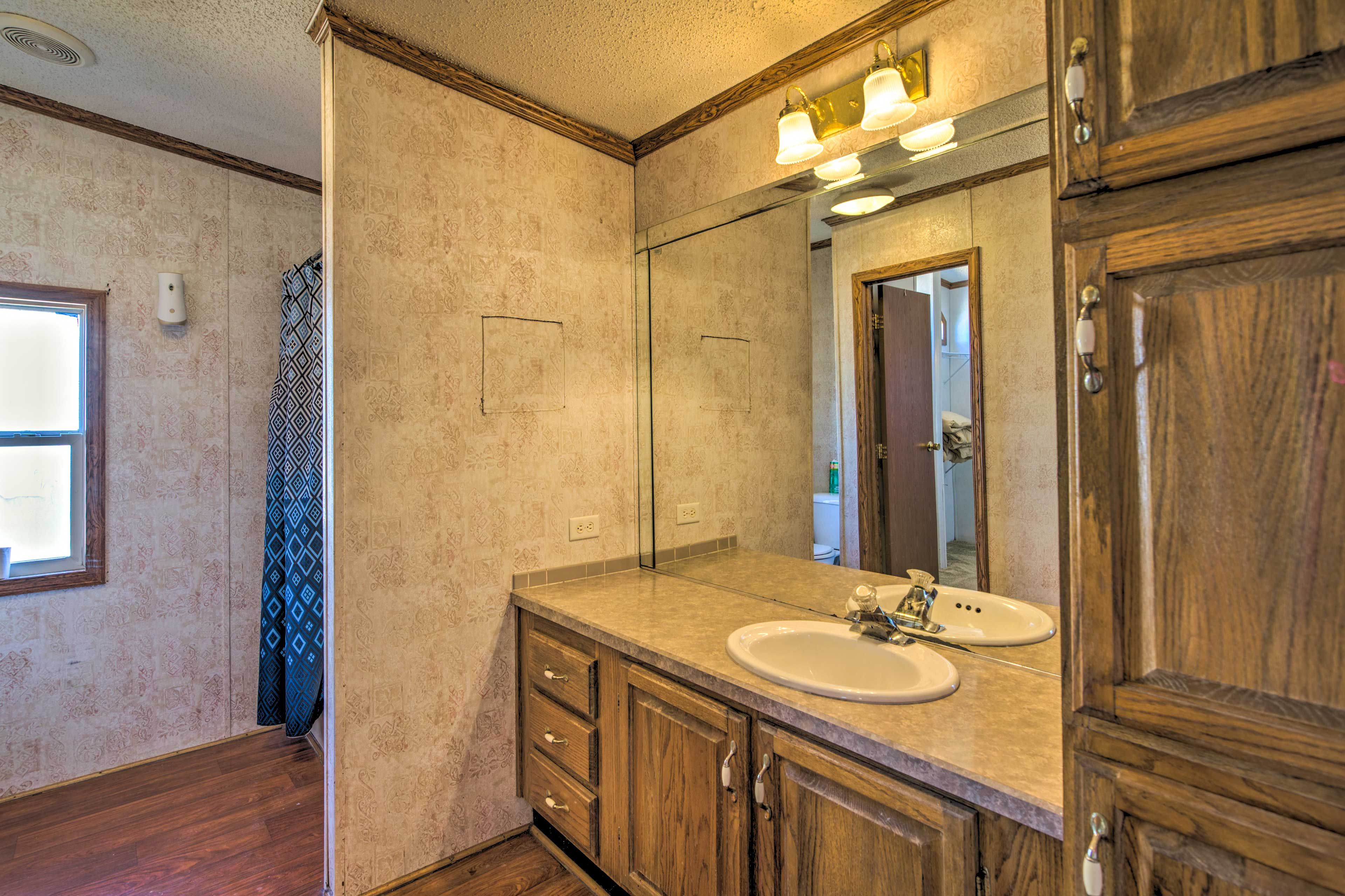 Full Bathroom