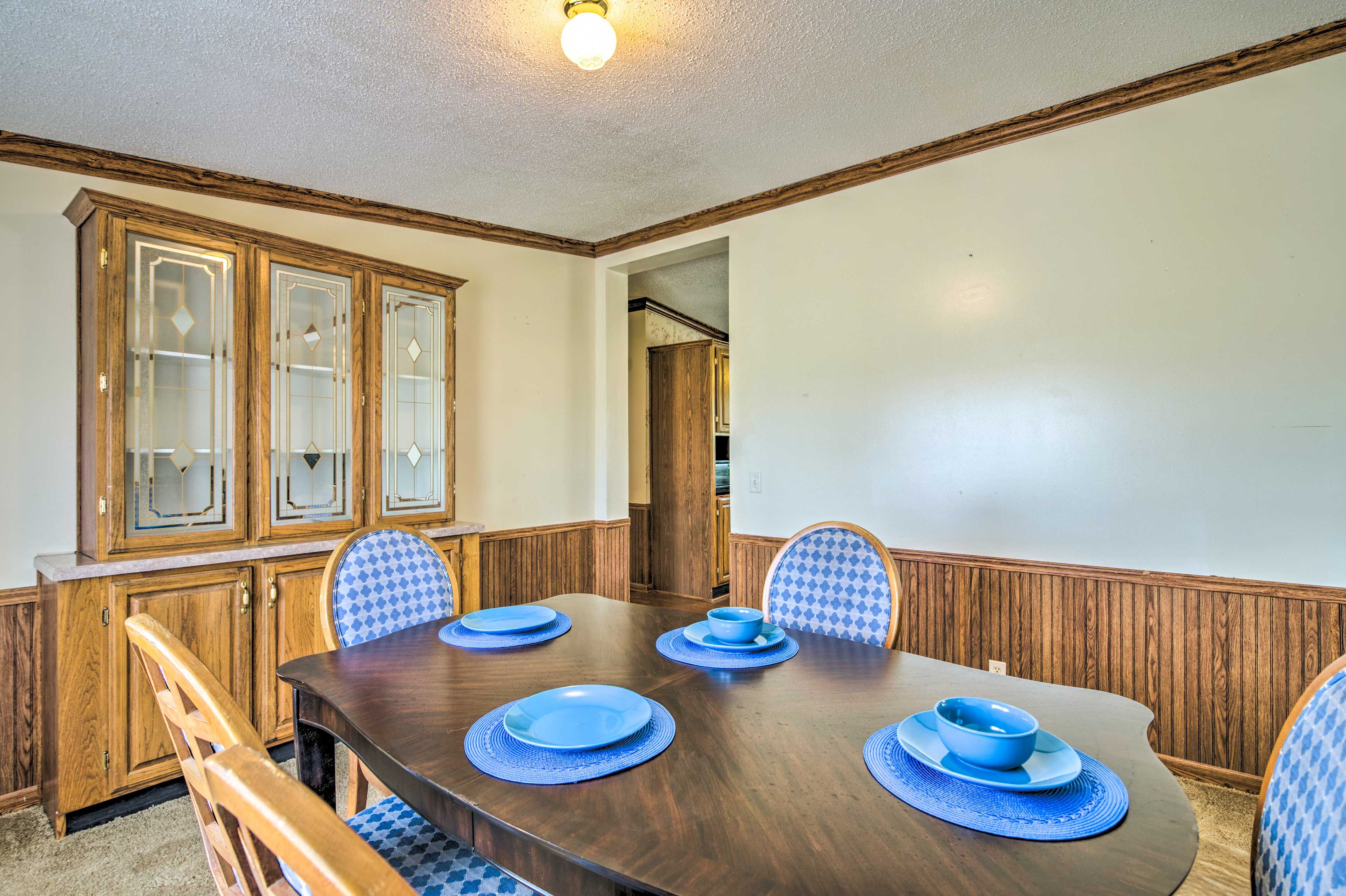 Dining Area | Dishware/Flatware