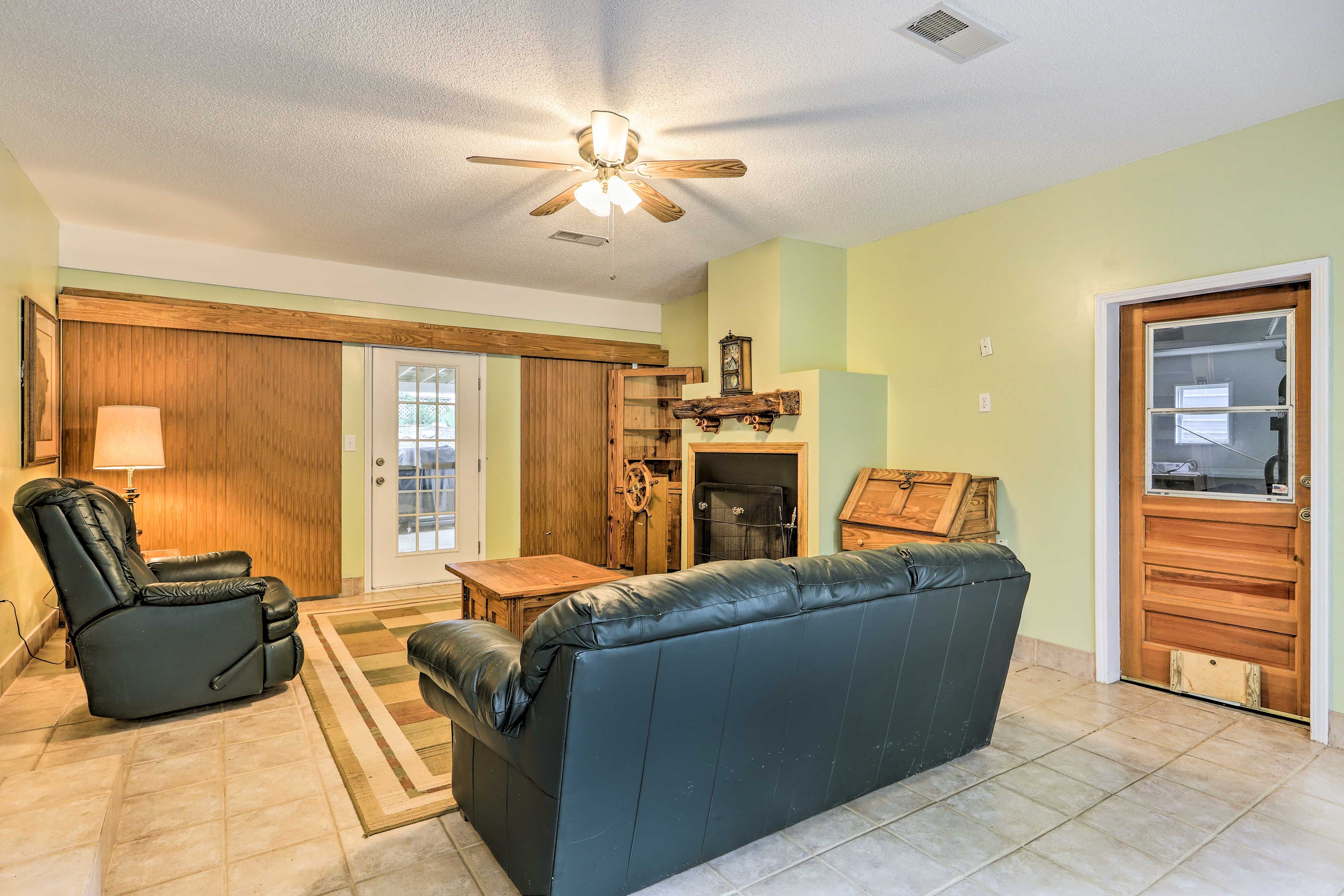 Family Room | Fireplace | Central A/C | Full Air Mattress