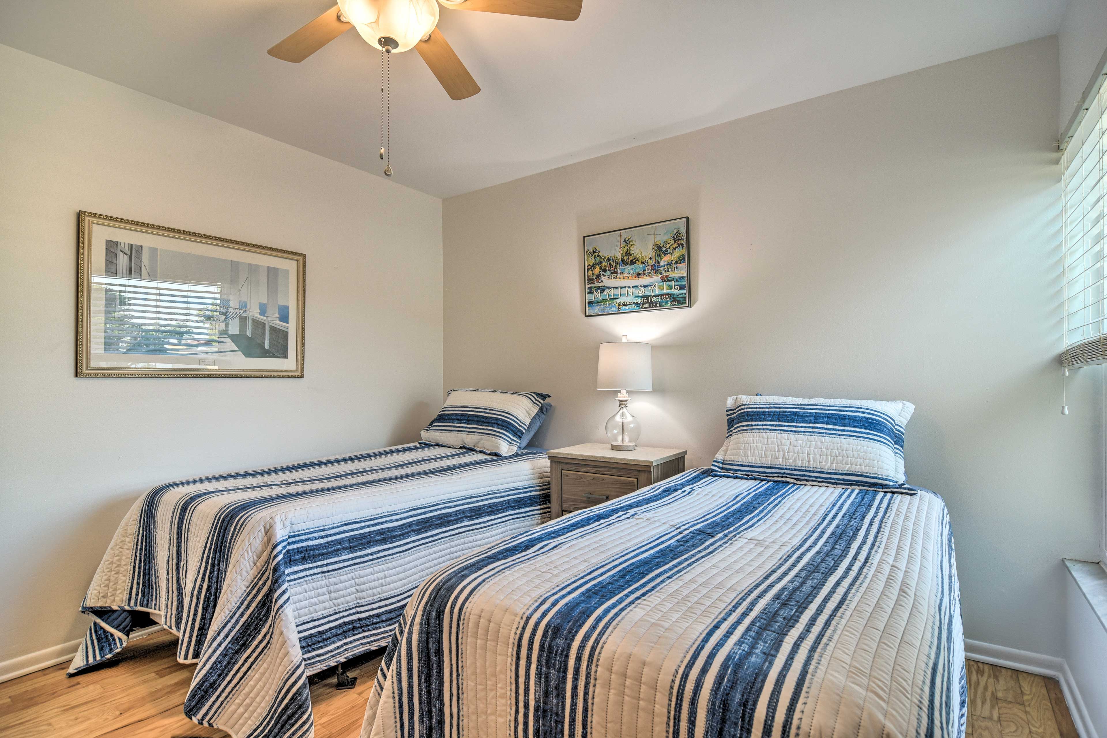 Bedroom 2 | 2 Twin Beds | Cable TV