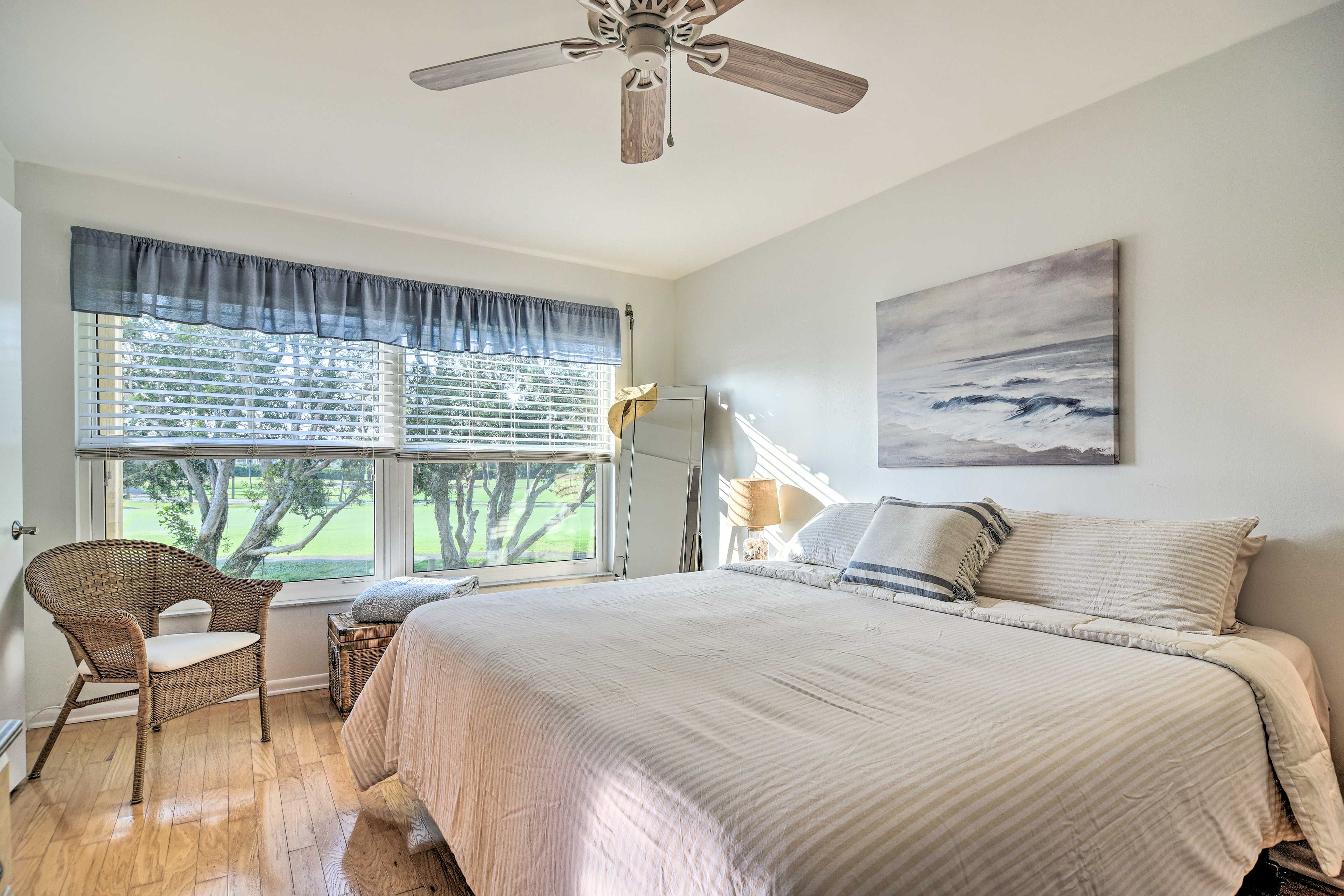 Bedroom 1 | King Bed | Linens Provided | En-Suite Bathroom | Cable TV