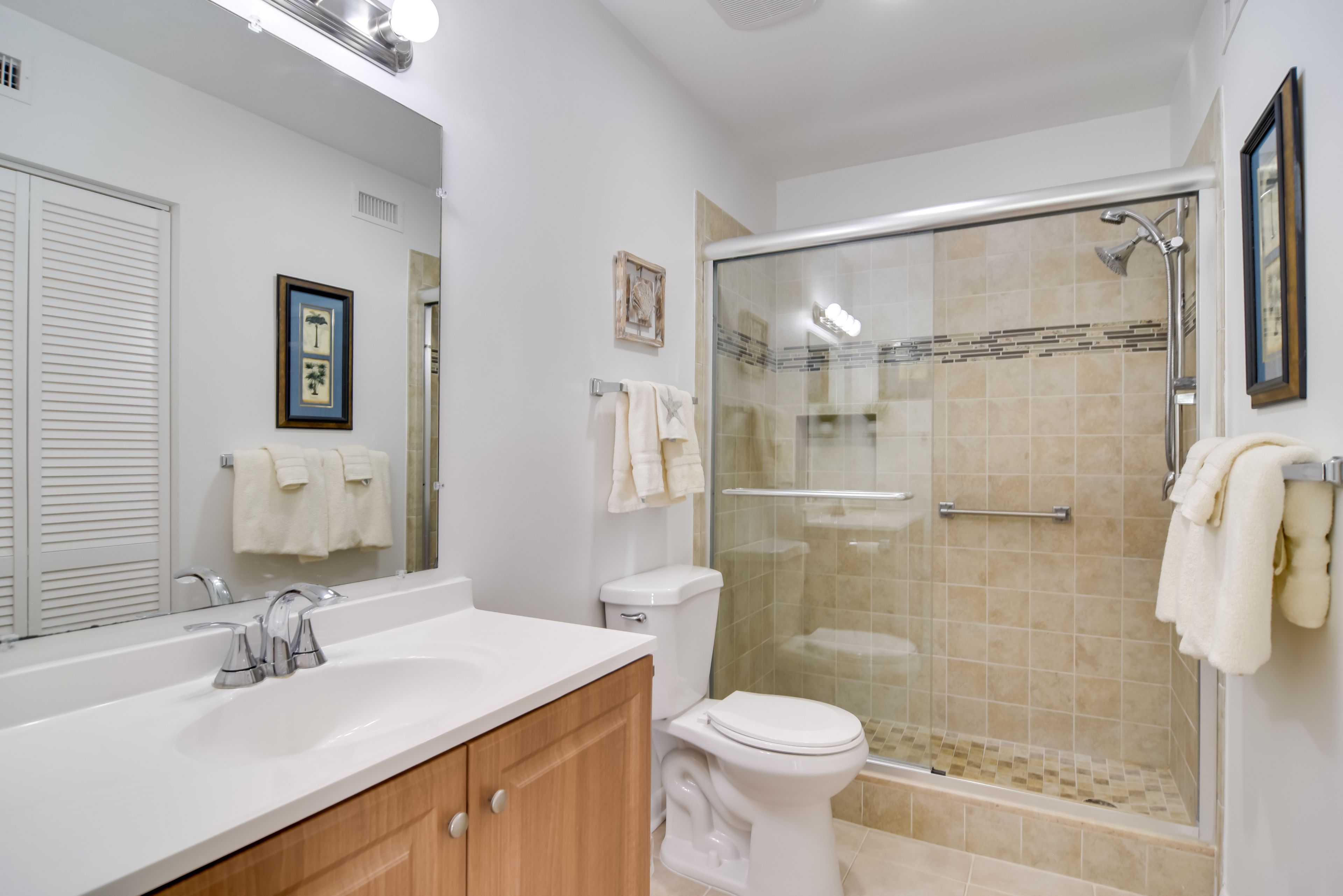 Full Bathroom | Access via Bedroom 1 | Towels Provided