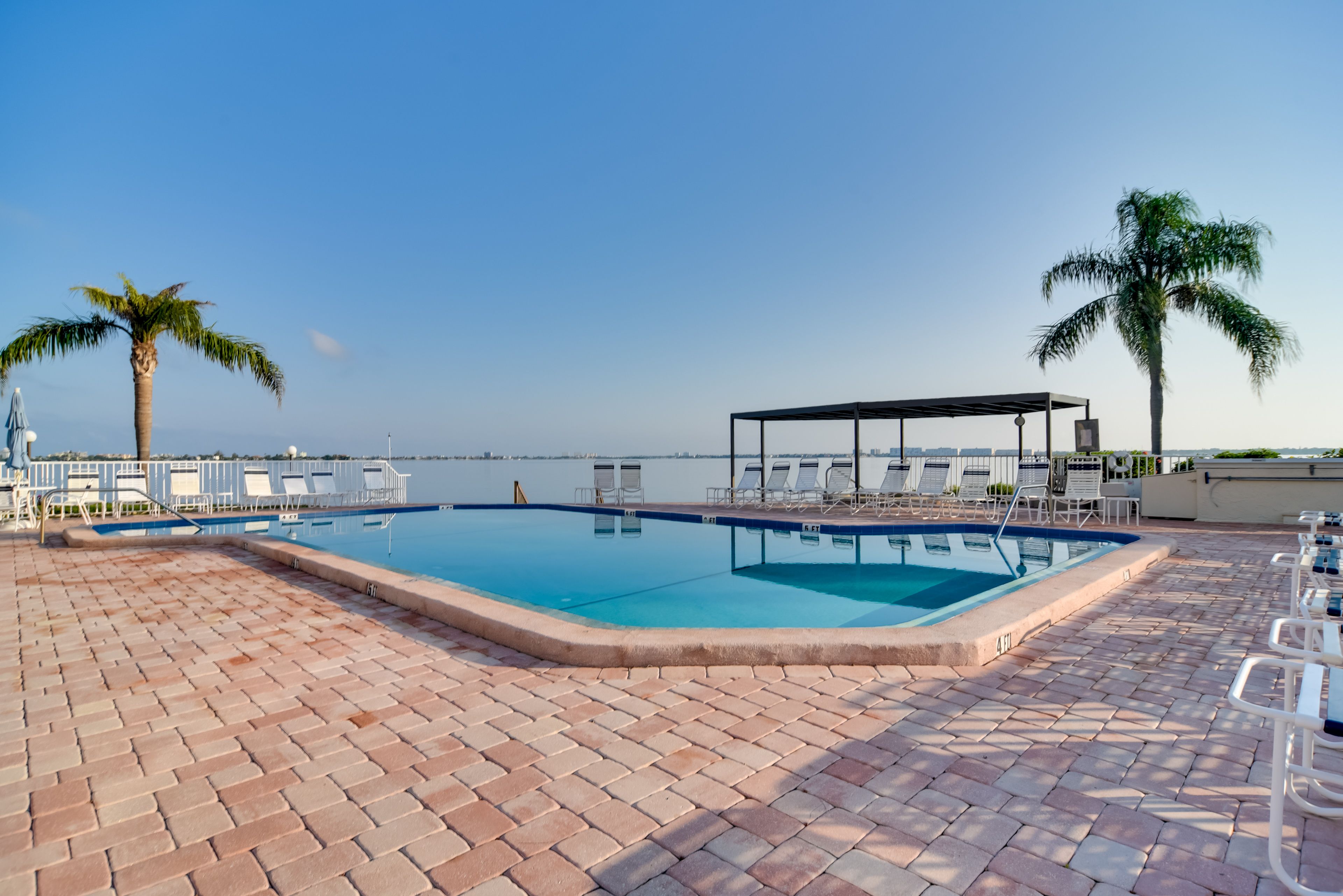 St. Petersburg Vacation Rental | 2BR | 2BA | Step-Free Access | 915 Sq Ft