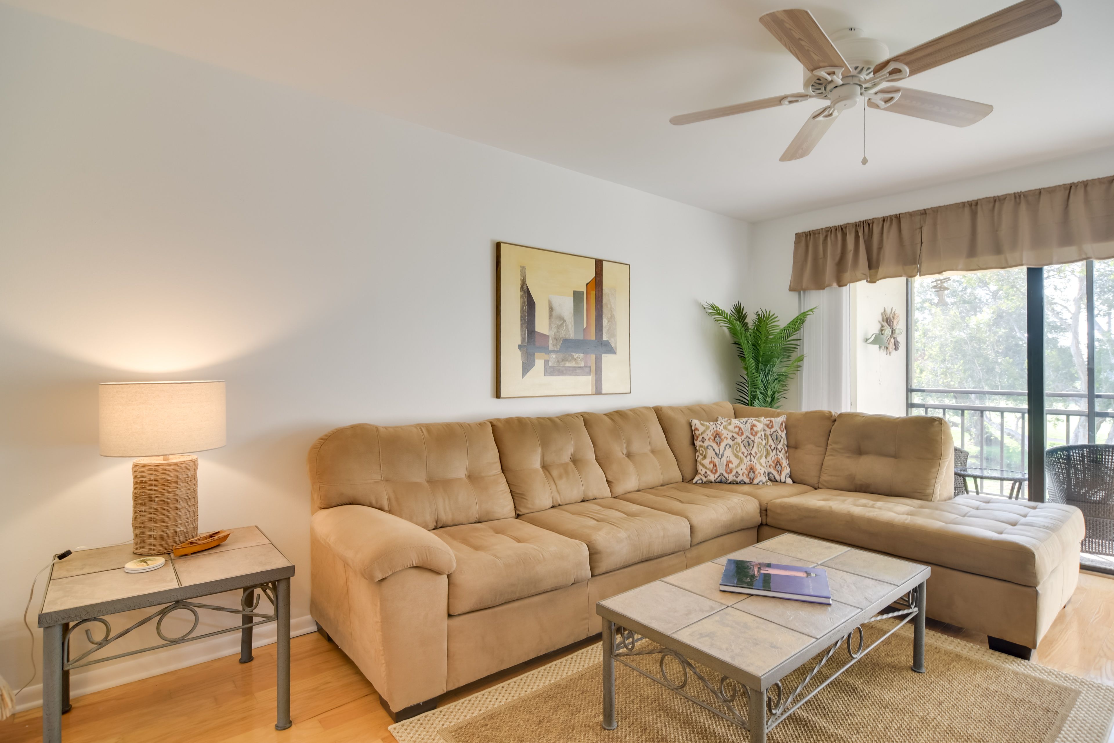 Living Room | Free WiFi | Central A/C & Heating | Cable TV | Lanai Access