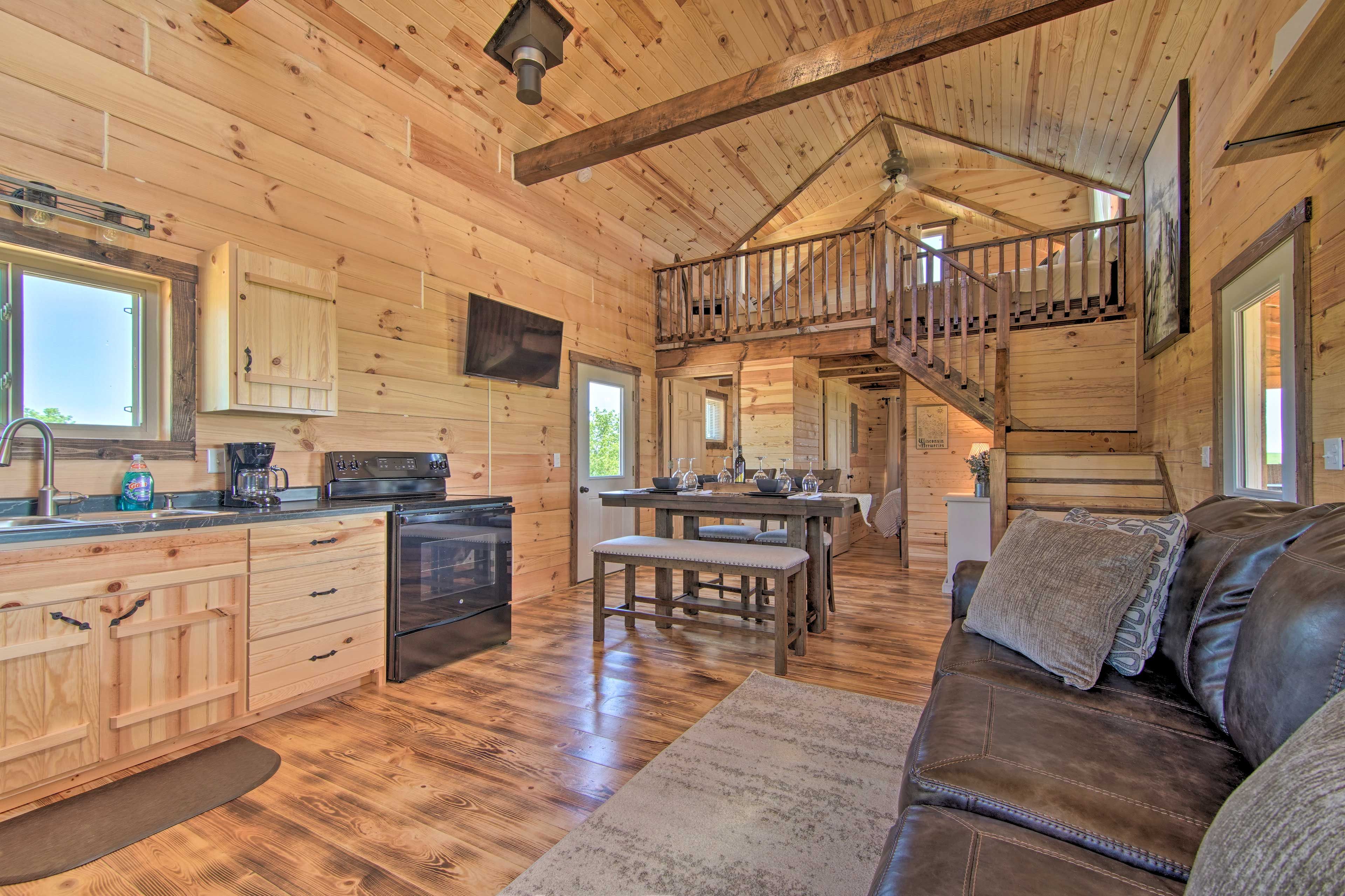 Living Room | Sleeper Sofa | Free WiFi | Smart TV w/ Cable